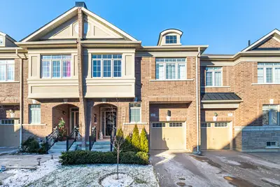 Att/Row/Townhouse in Richmond Hill