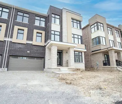 Semi-Detached in Richmond Hill