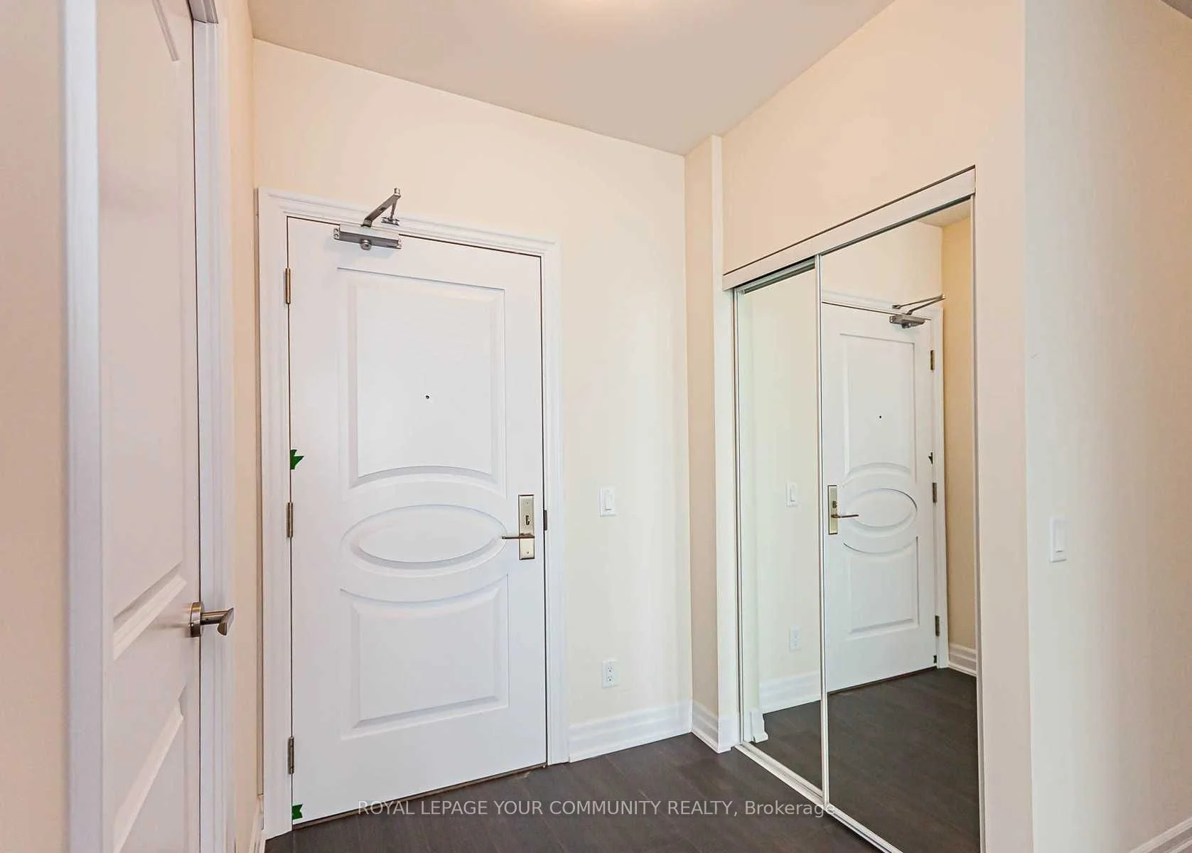 Condo Apartment in Vaughan
