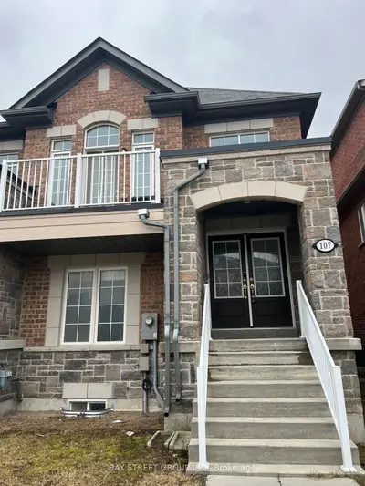 Att/Row/Townhouse in Richmond Hill
