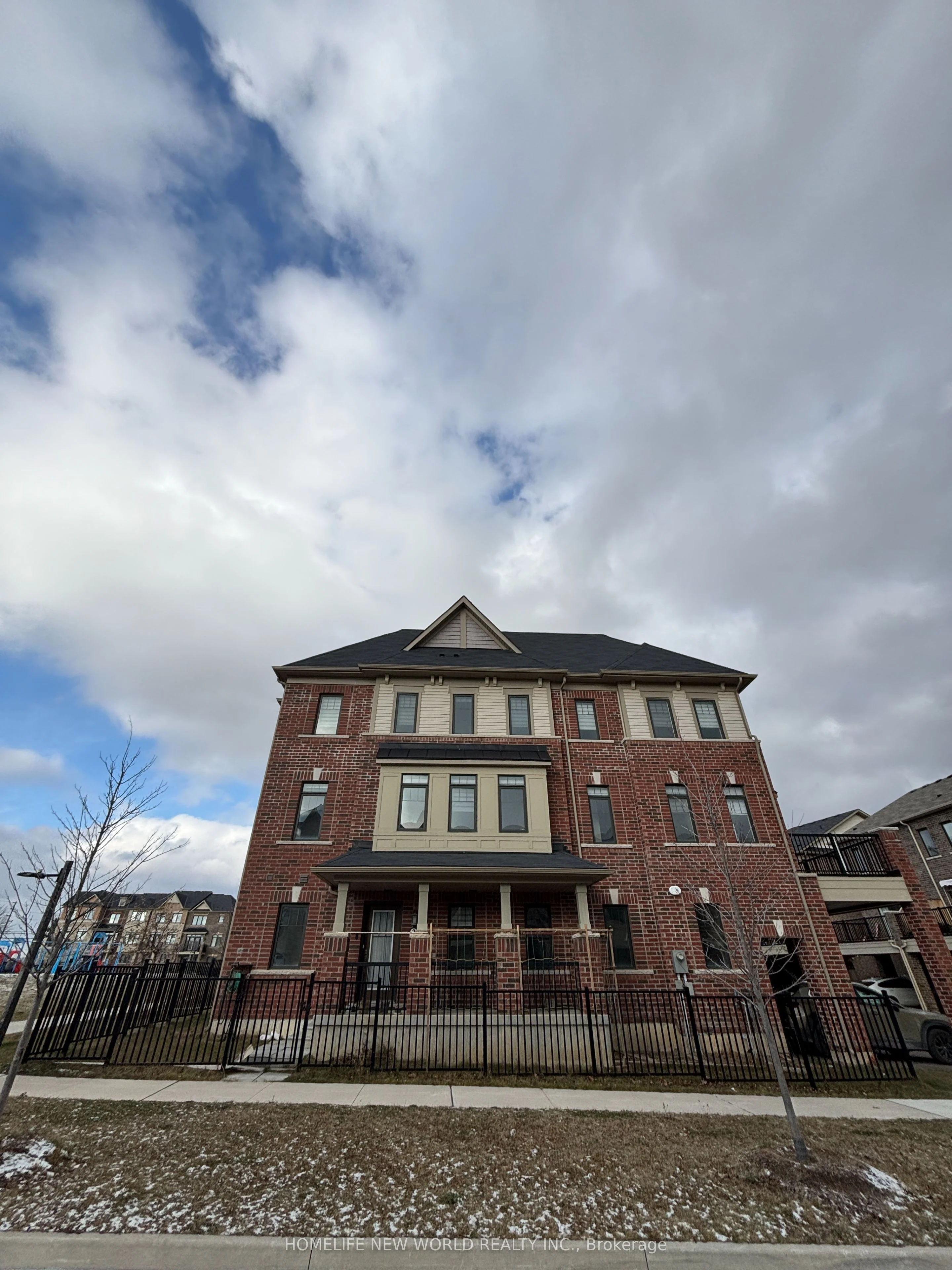 Att/Row/Townhouse in Markham