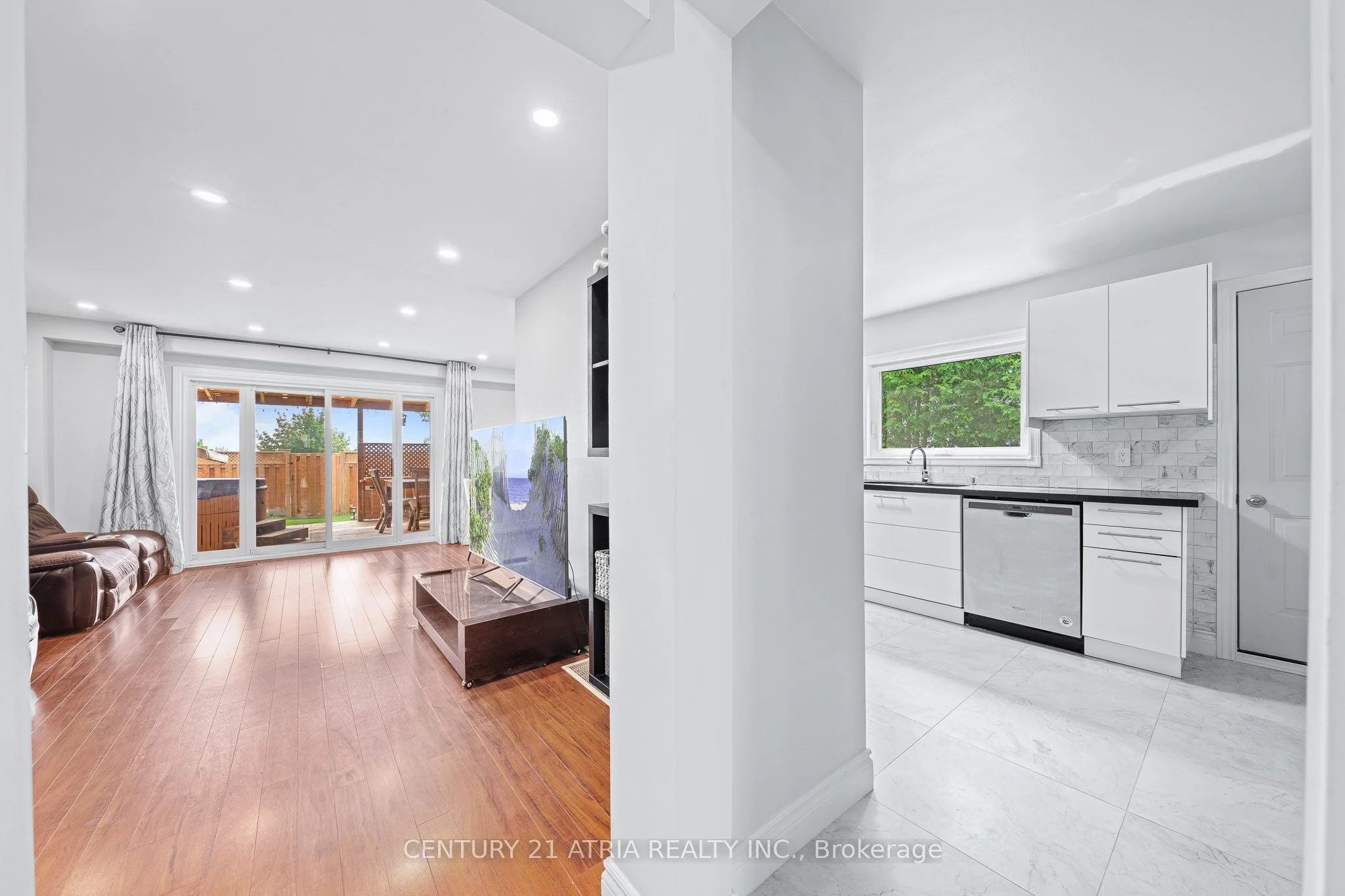 766 Beman Drive, Newmarket, ON L3Y 4Z2