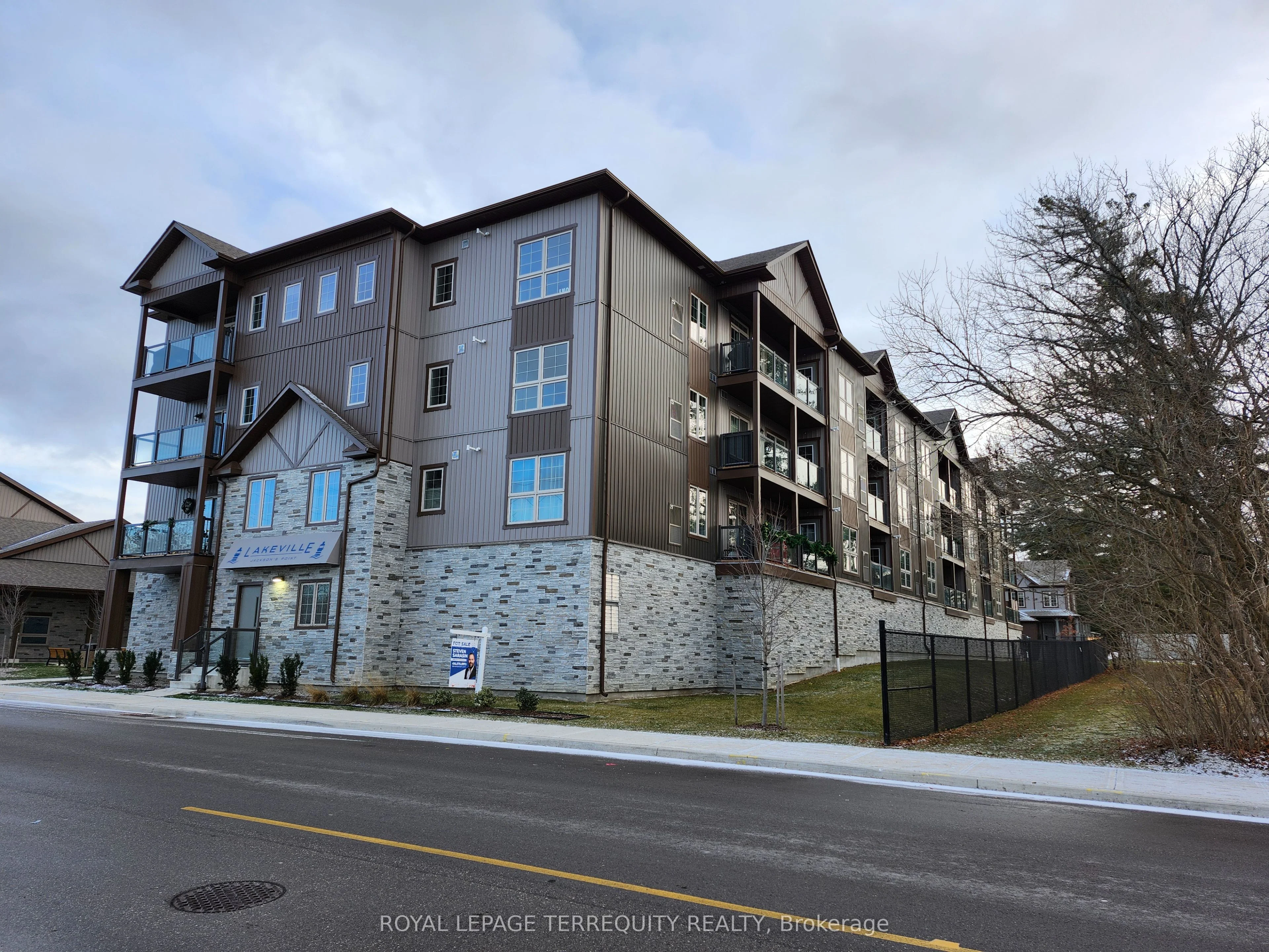 110 Grew Boulevard 404, Georgina, On L0e 1l0