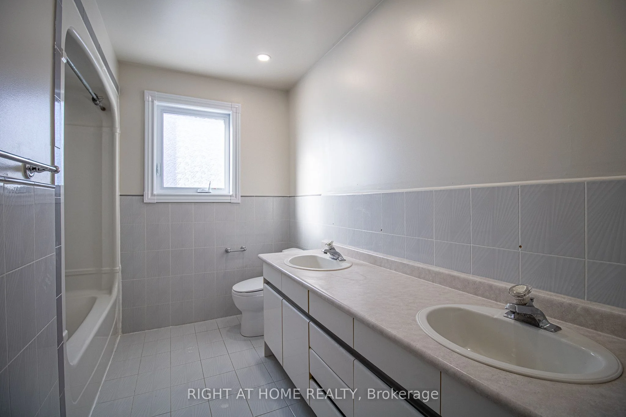 12 Josie Drive N, Richmond Hill, ON L4C 7G1