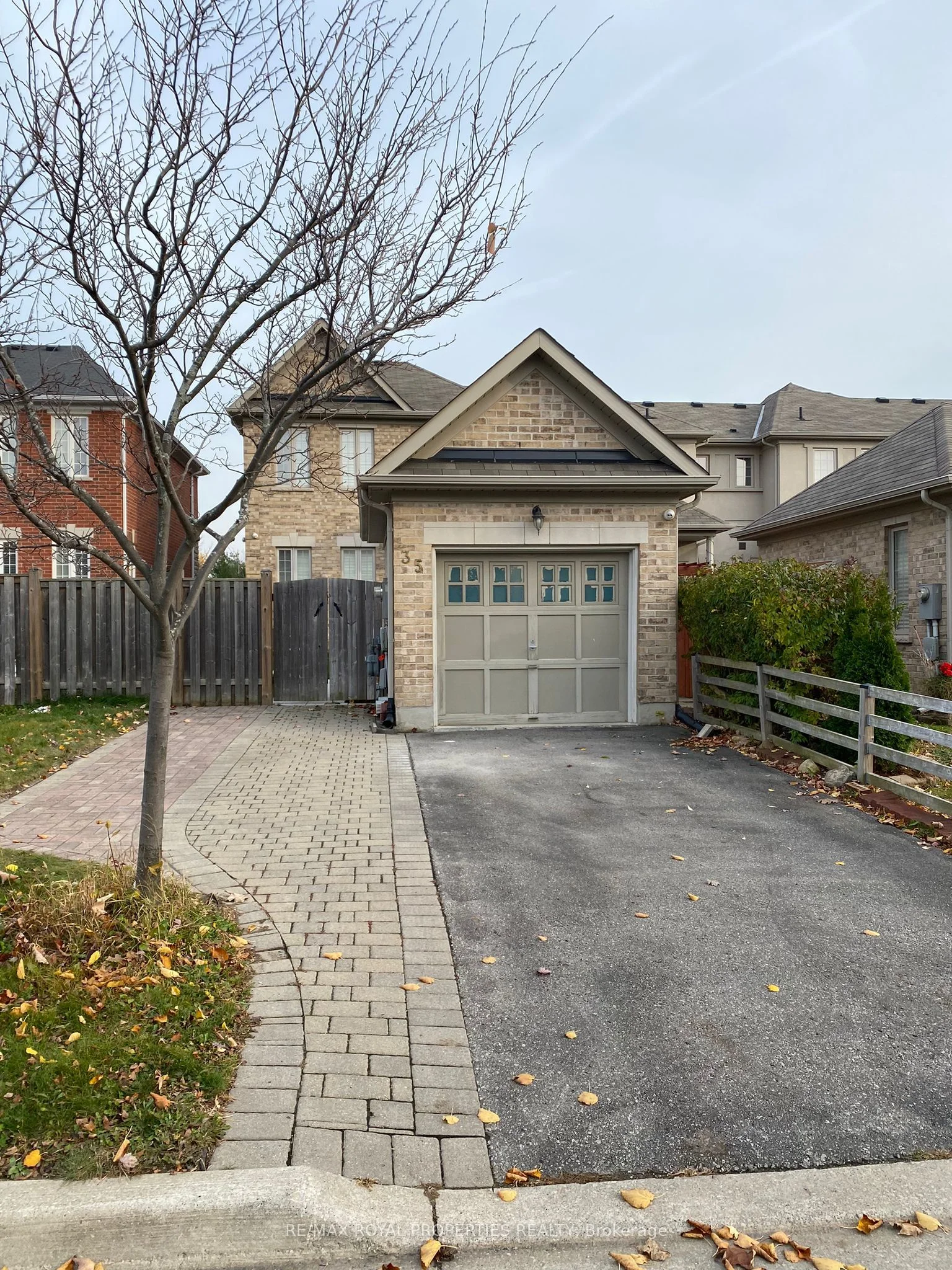 Att/Row/Townhouse in Markham