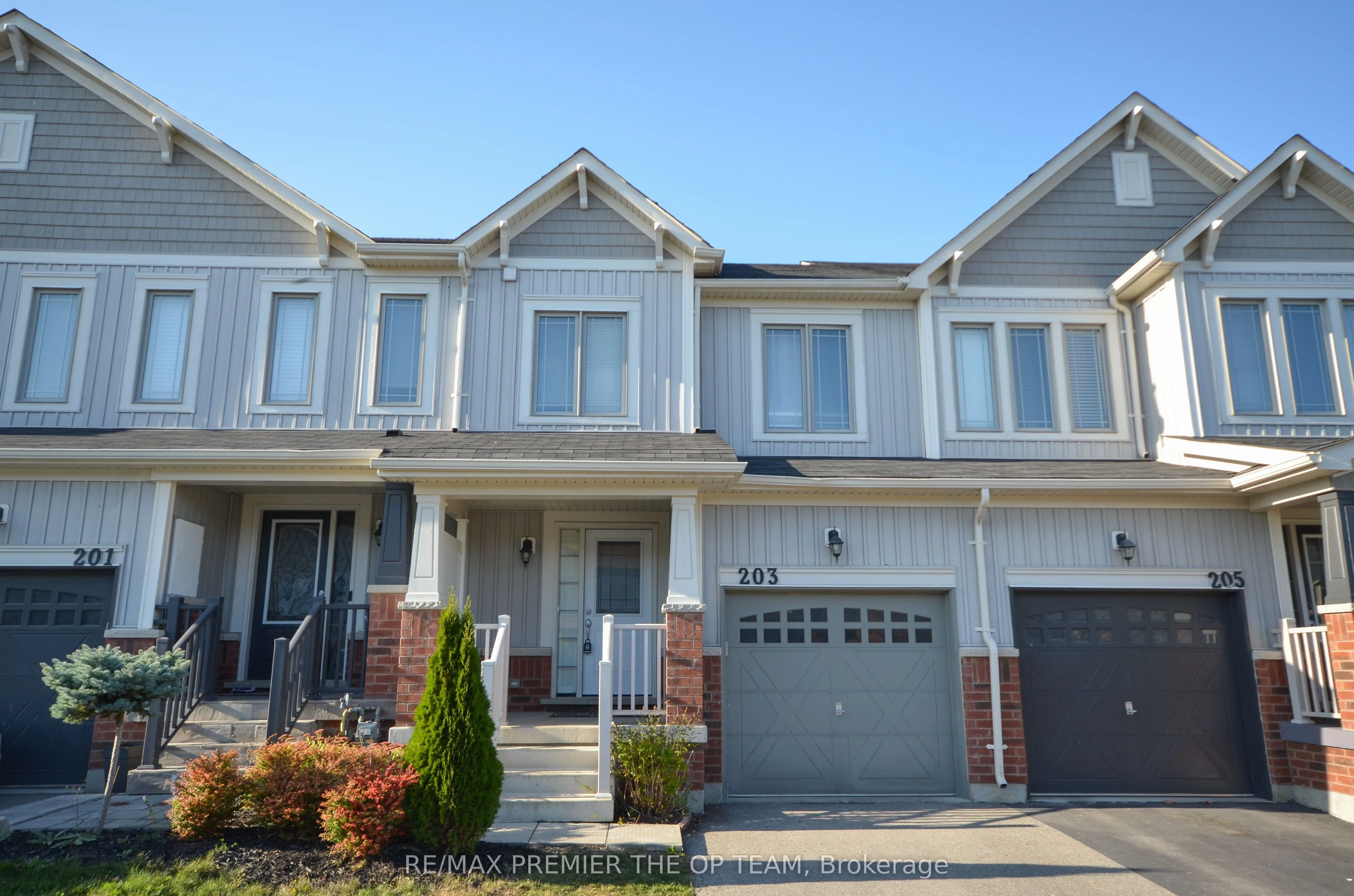 Att/Row/Townhouse in Bradford West Gwillimbury