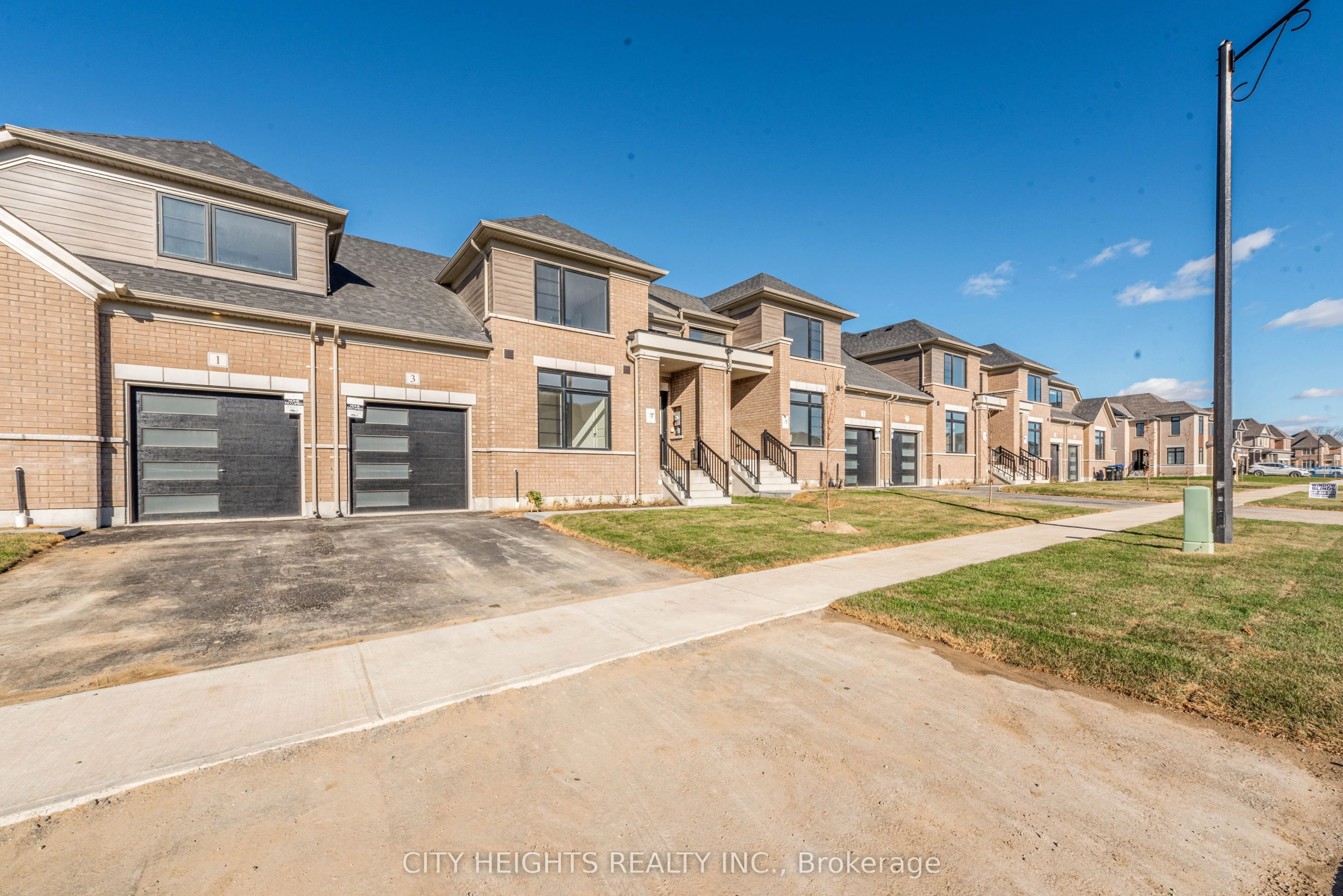 Att/Row/Townhouse in Adjala-Tosorontio