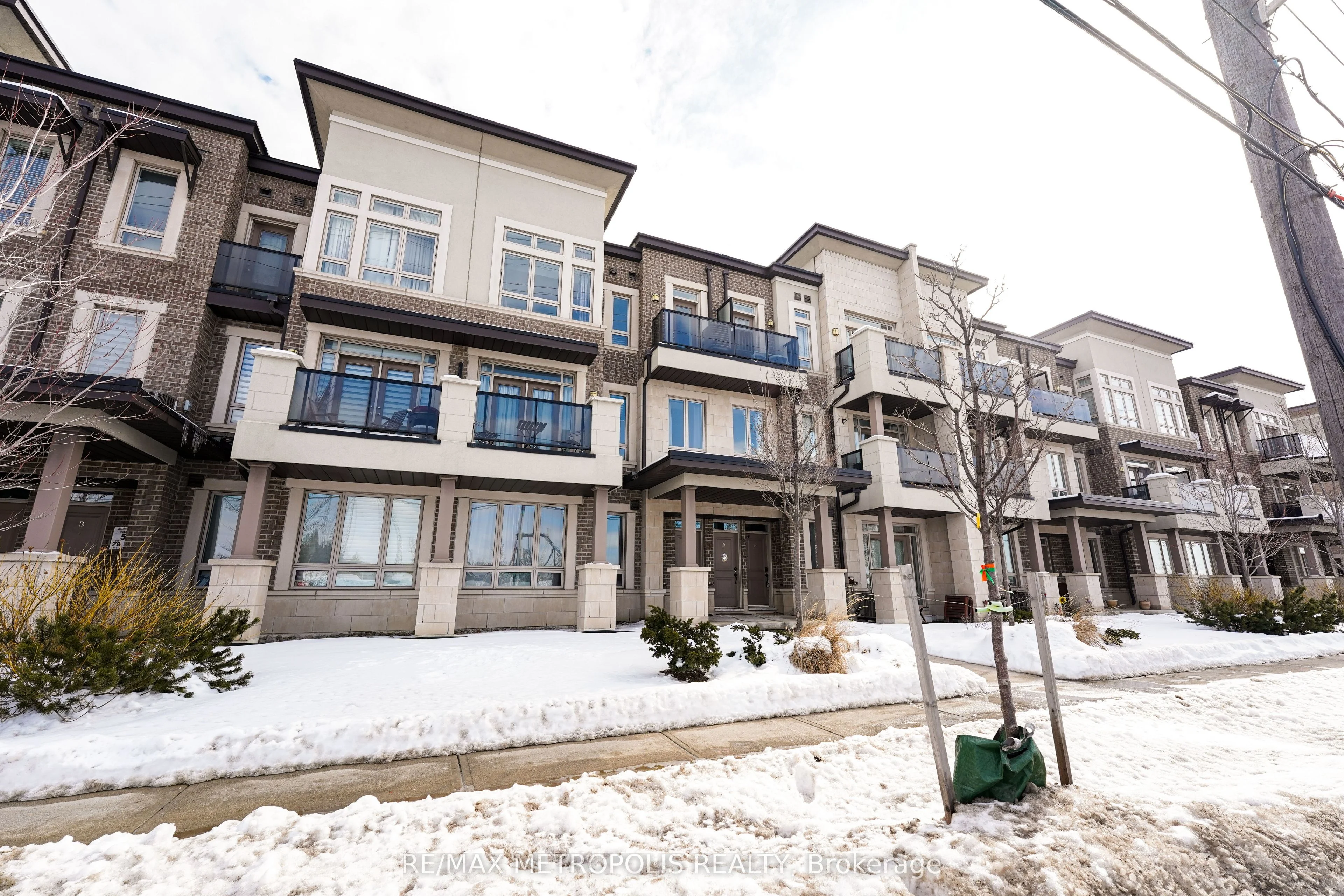 Condo Townhouse in Vaughan