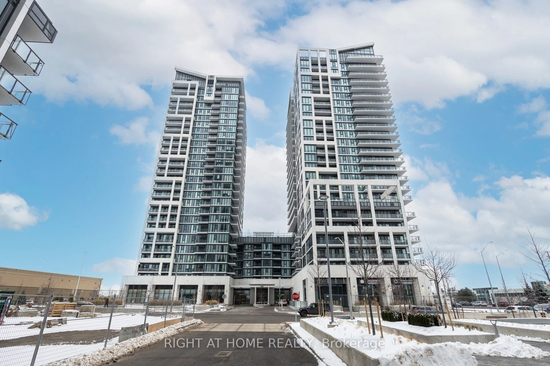 Condo Apartment in Vaughan