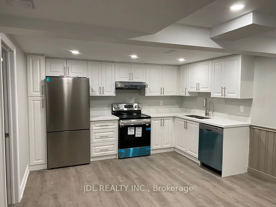 196 John Bowser Crescent, Newmarket, ON L3Y 7N5