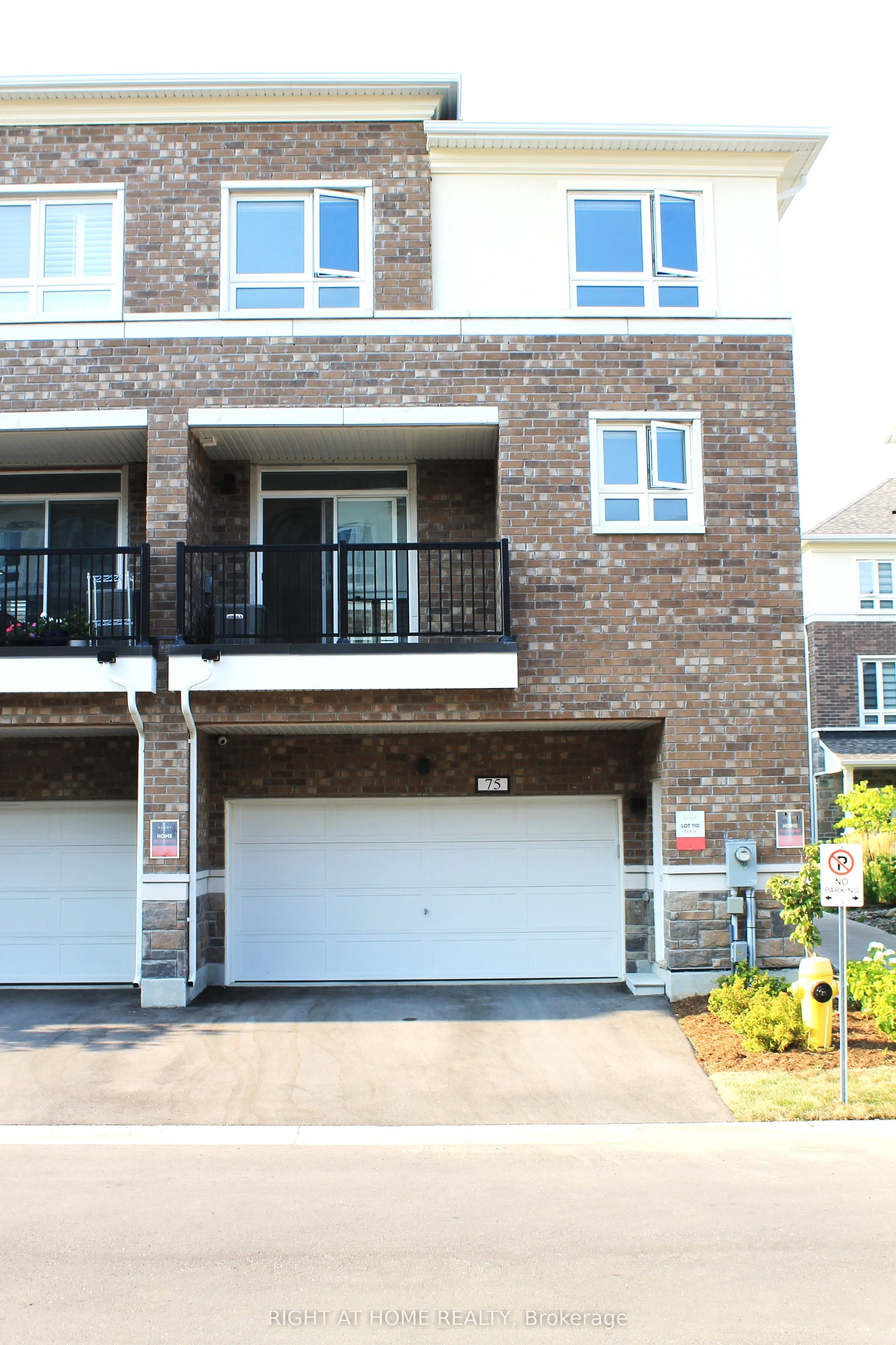 Att/Row/Townhouse in Markham