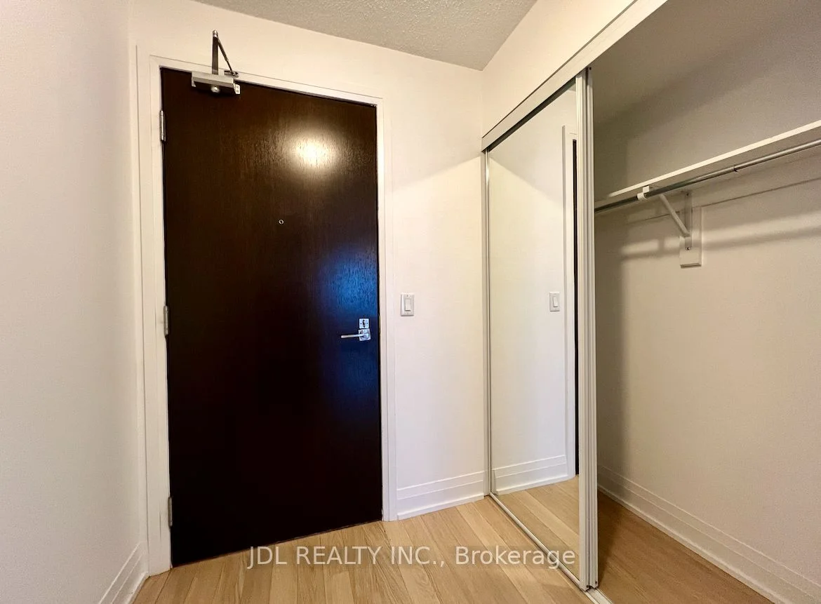Condo Apartment in Richmond Hill
