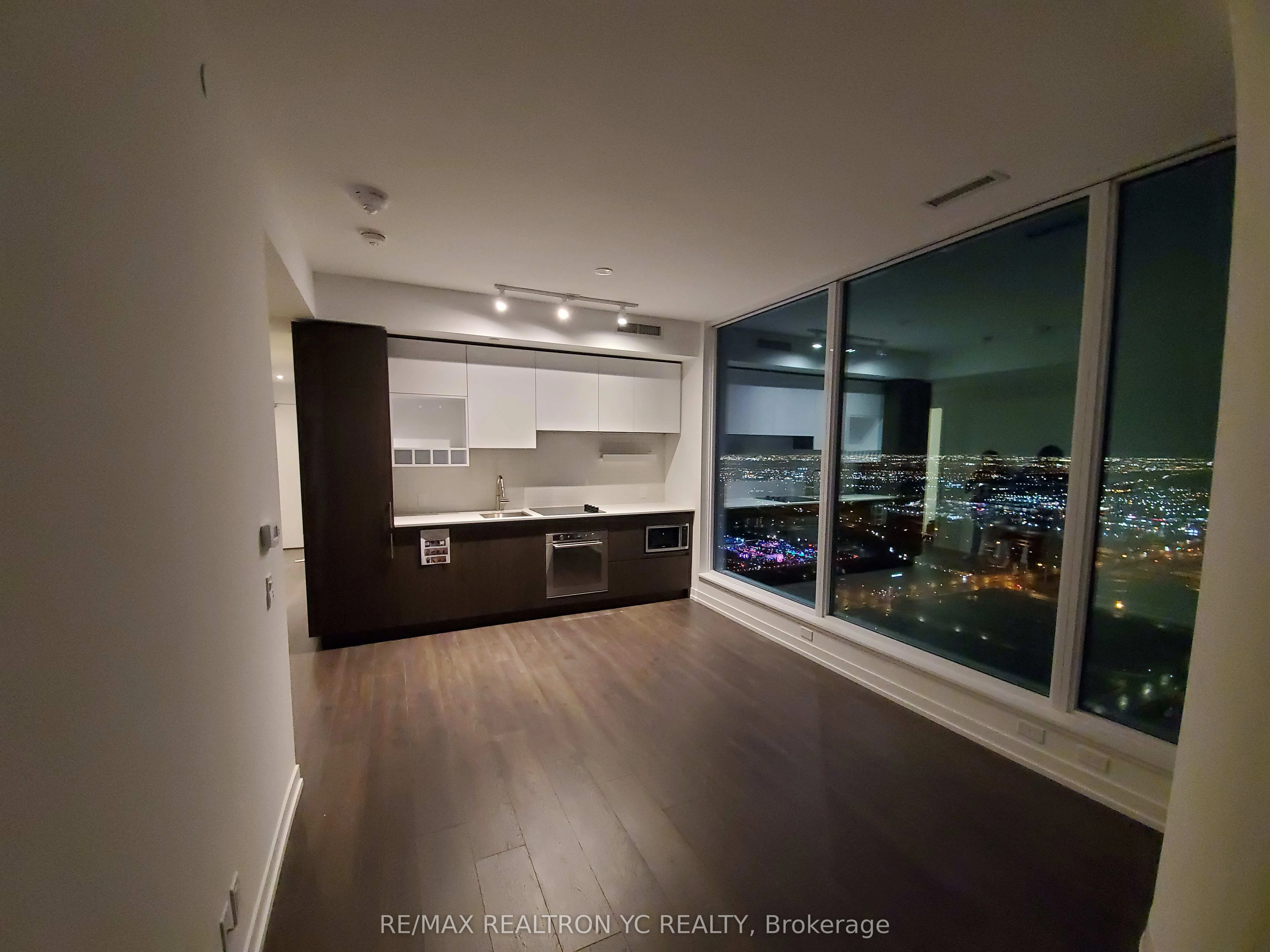 5 Buttermill Avenue 5810, Vaughan, On L4k 0j5
