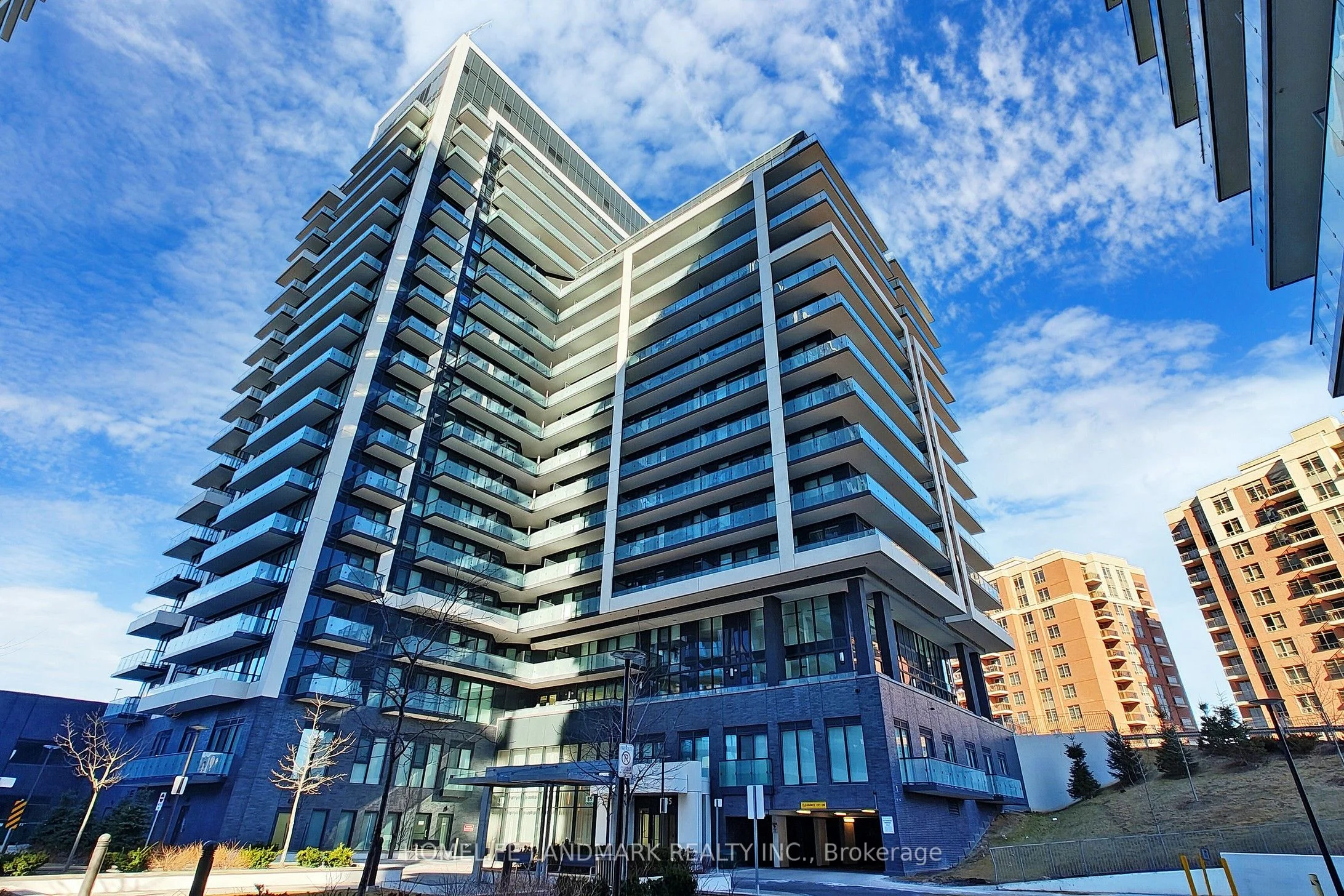 85 Oneida Crescent 614, Richmond Hill, On L4b 0h4