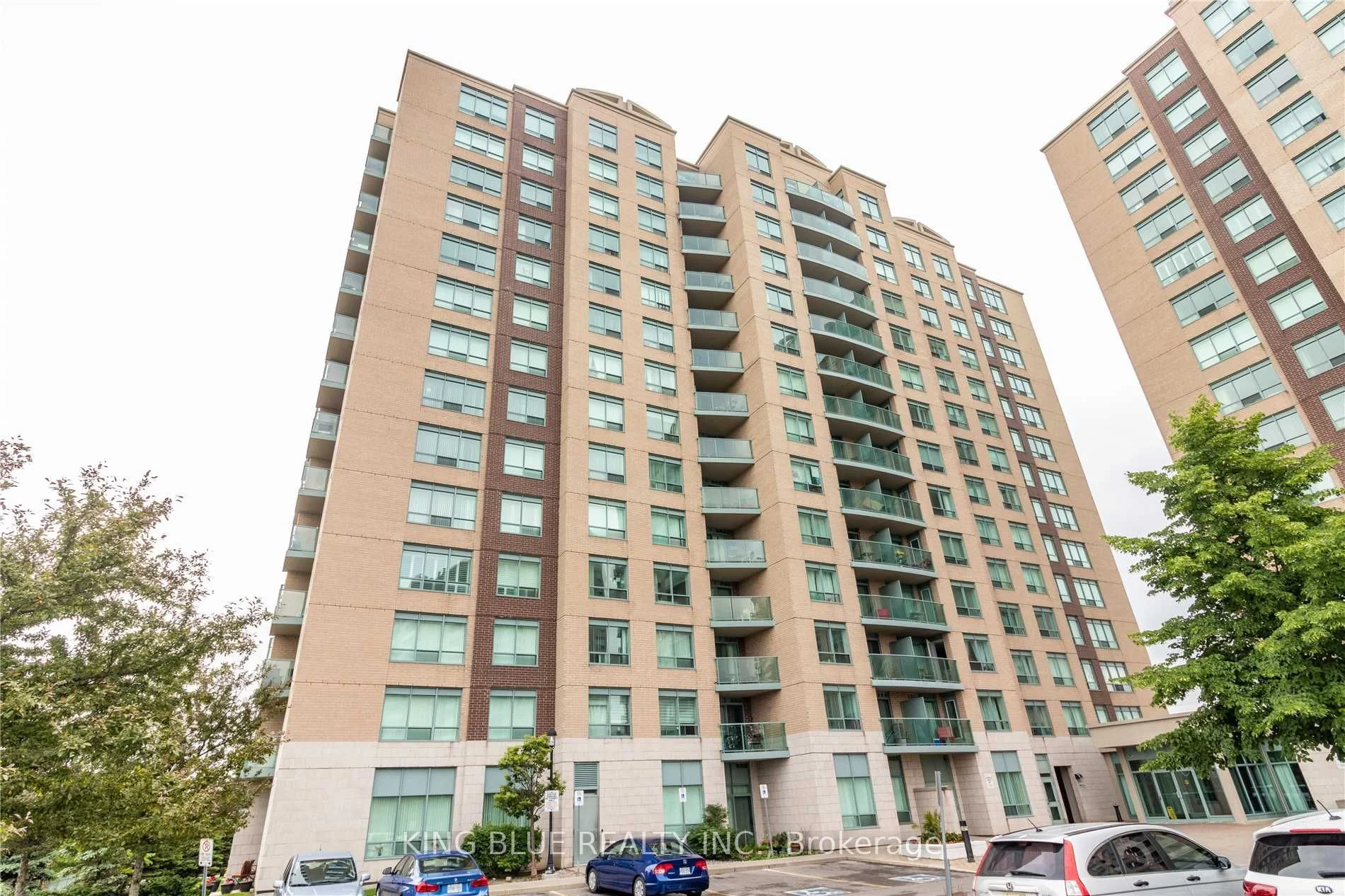 Condo Apartment in Richmond Hill