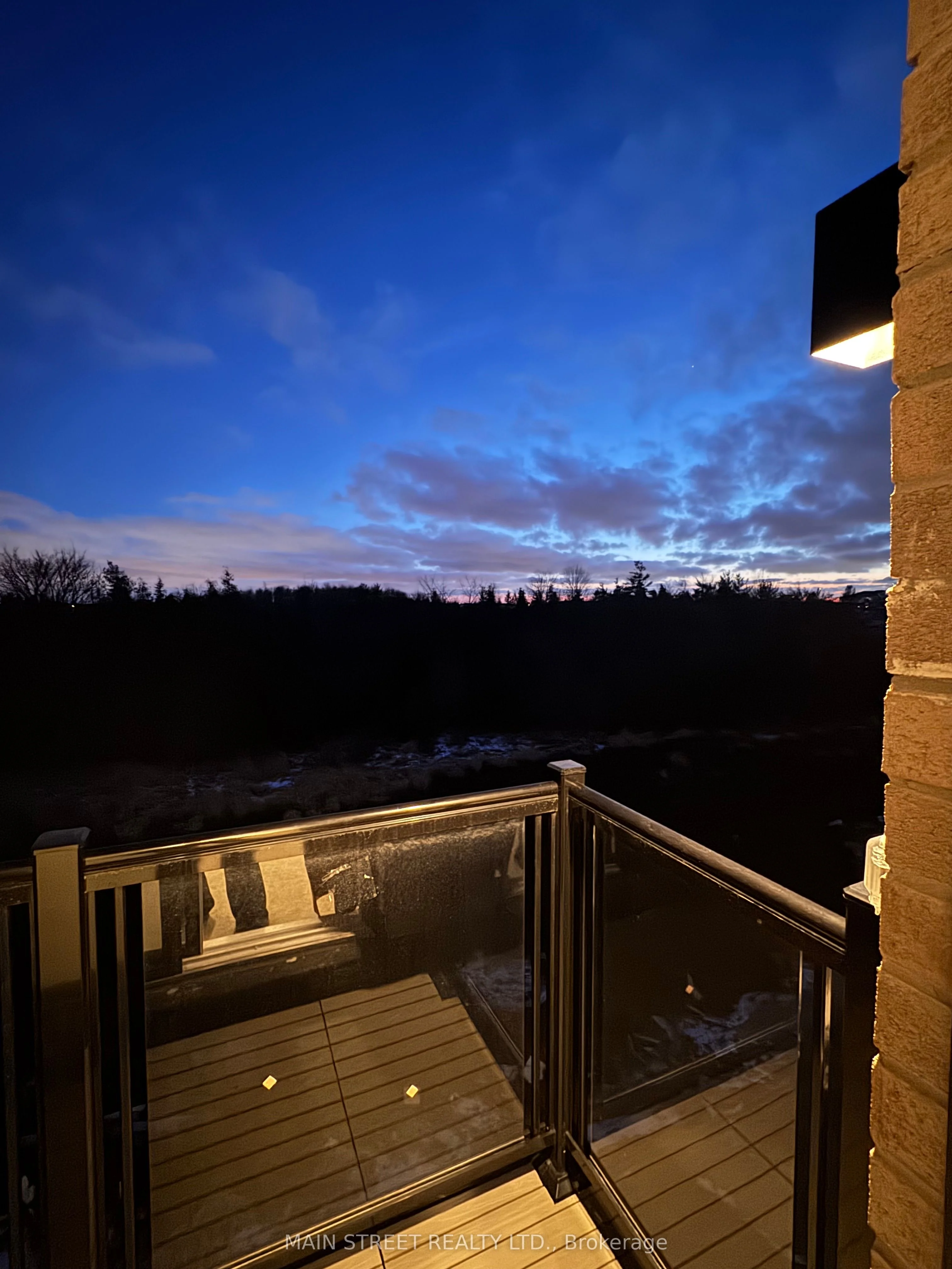 Att/Row/Townhouse in Richmond Hill