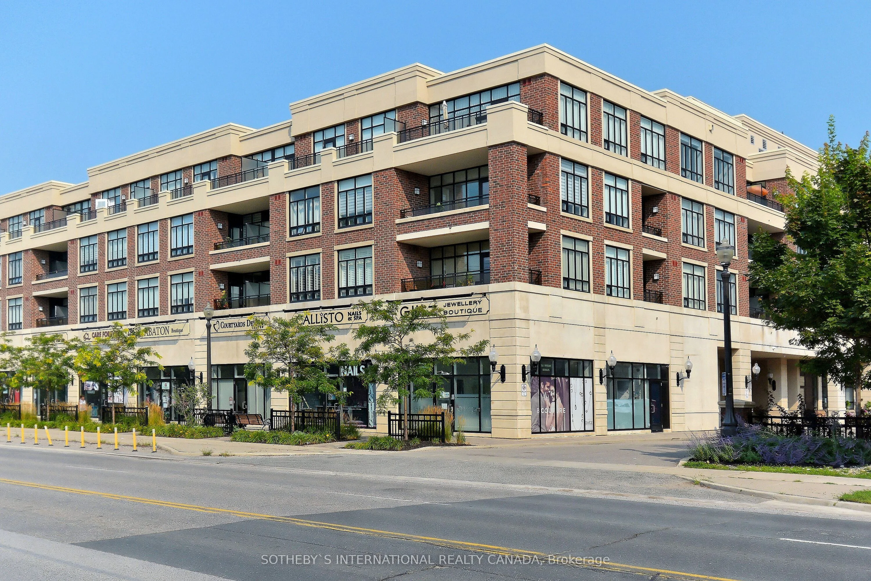 Condo Apartment in Vaughan