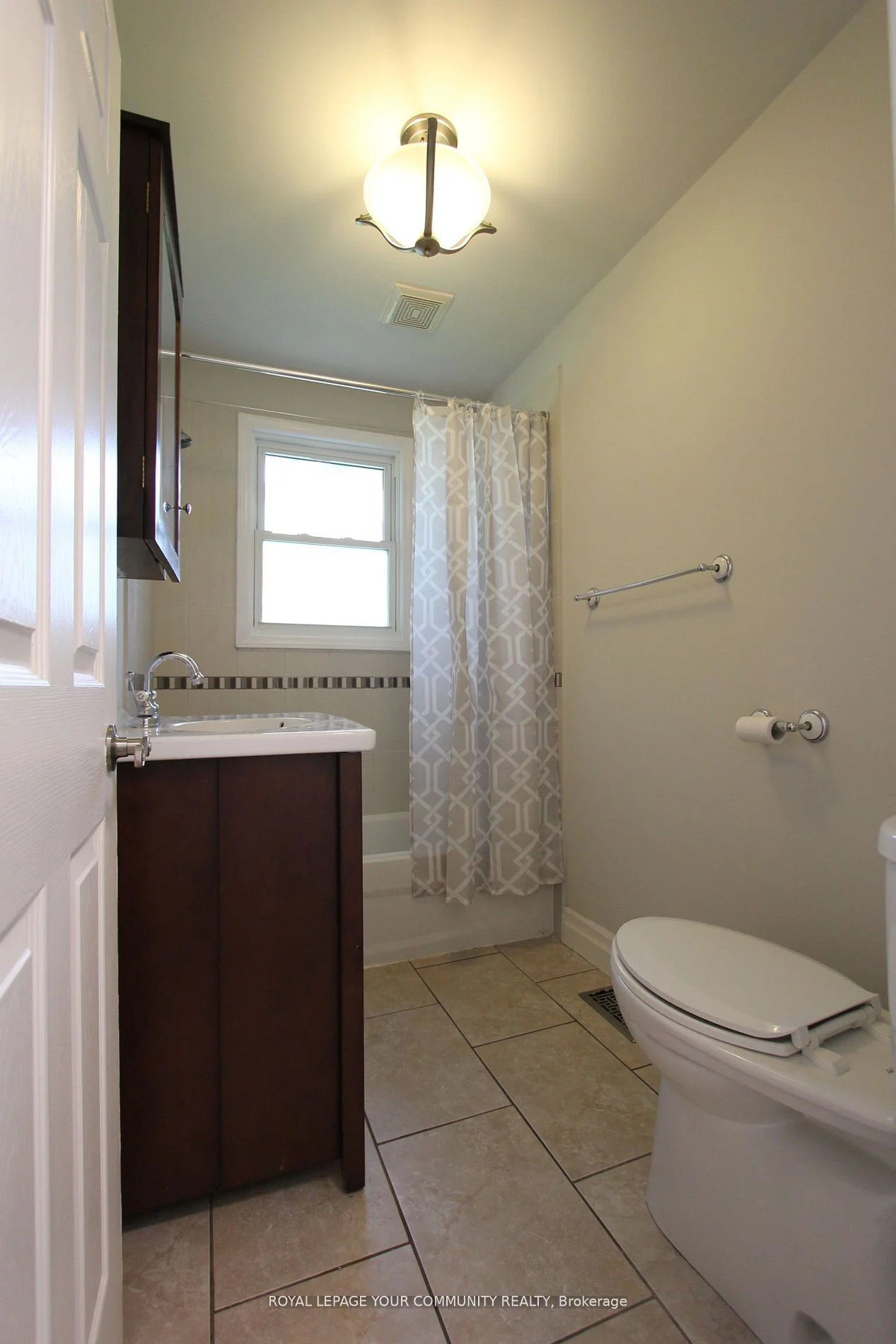 20151 Bathurst Street Main FL, East Gwillimbury, ON L9N 1N3