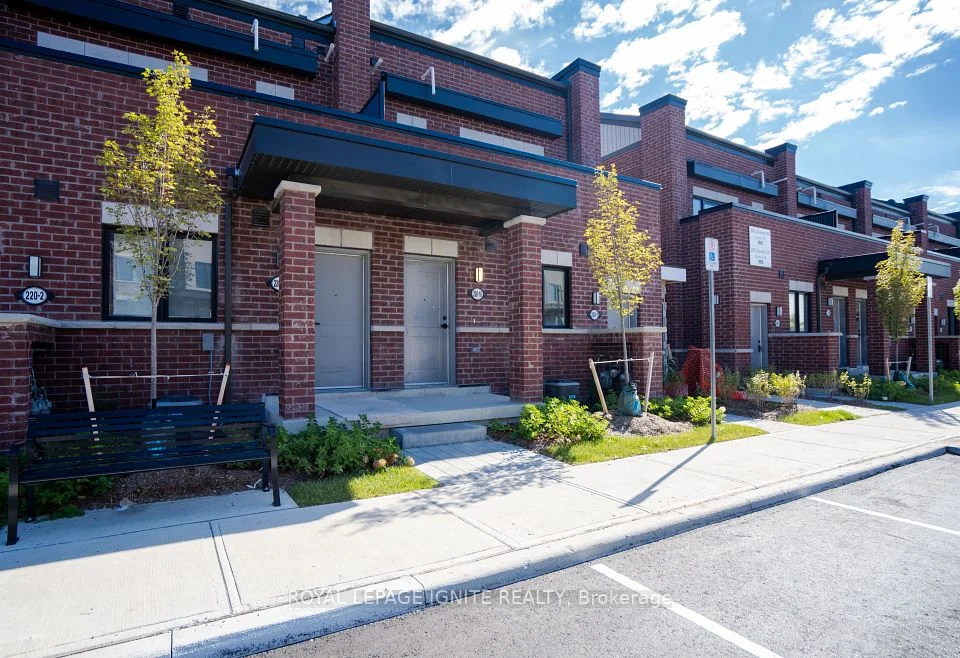 220 Dissette Street 15, Bradford West Gwillimbury, ON L3Z 4M2