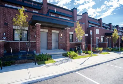Condo Townhouse in Bradford West Gwillimbury