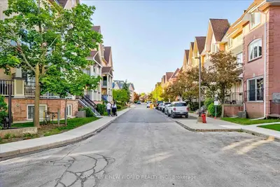 75 Weldrick Road E 216, Richmond Hill, On L4c 0h9