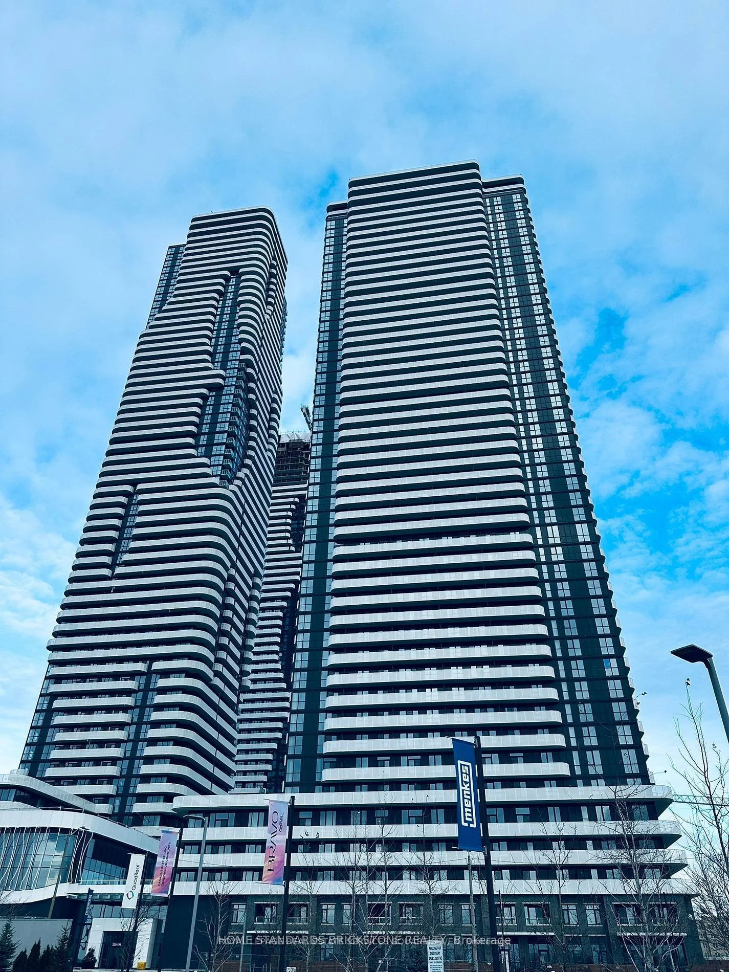 195 Commerce Street 1515, Vaughan, On L4k 0p9
