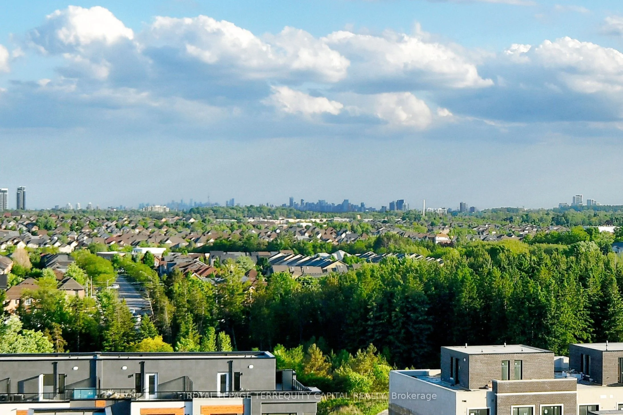 2 David Eyer Road 1423, Richmond Hill, On L4s 1m4