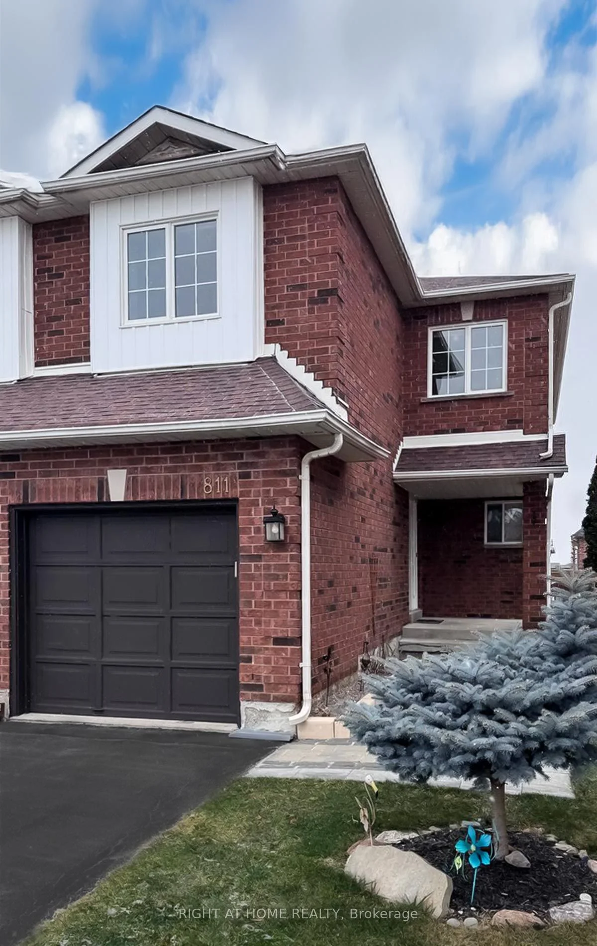 811 Pucks Place, Newmarket, On L3x 2k8