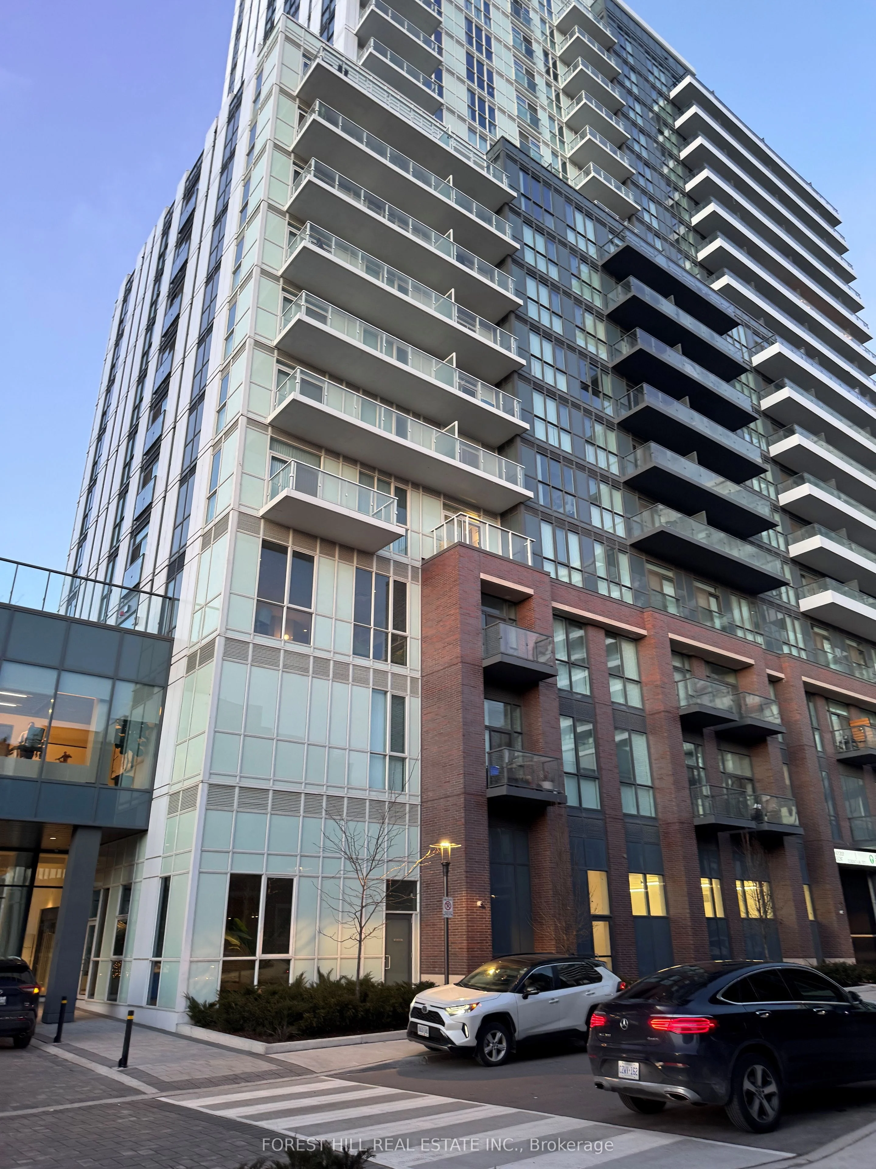 Common Element Condo in Vaughan