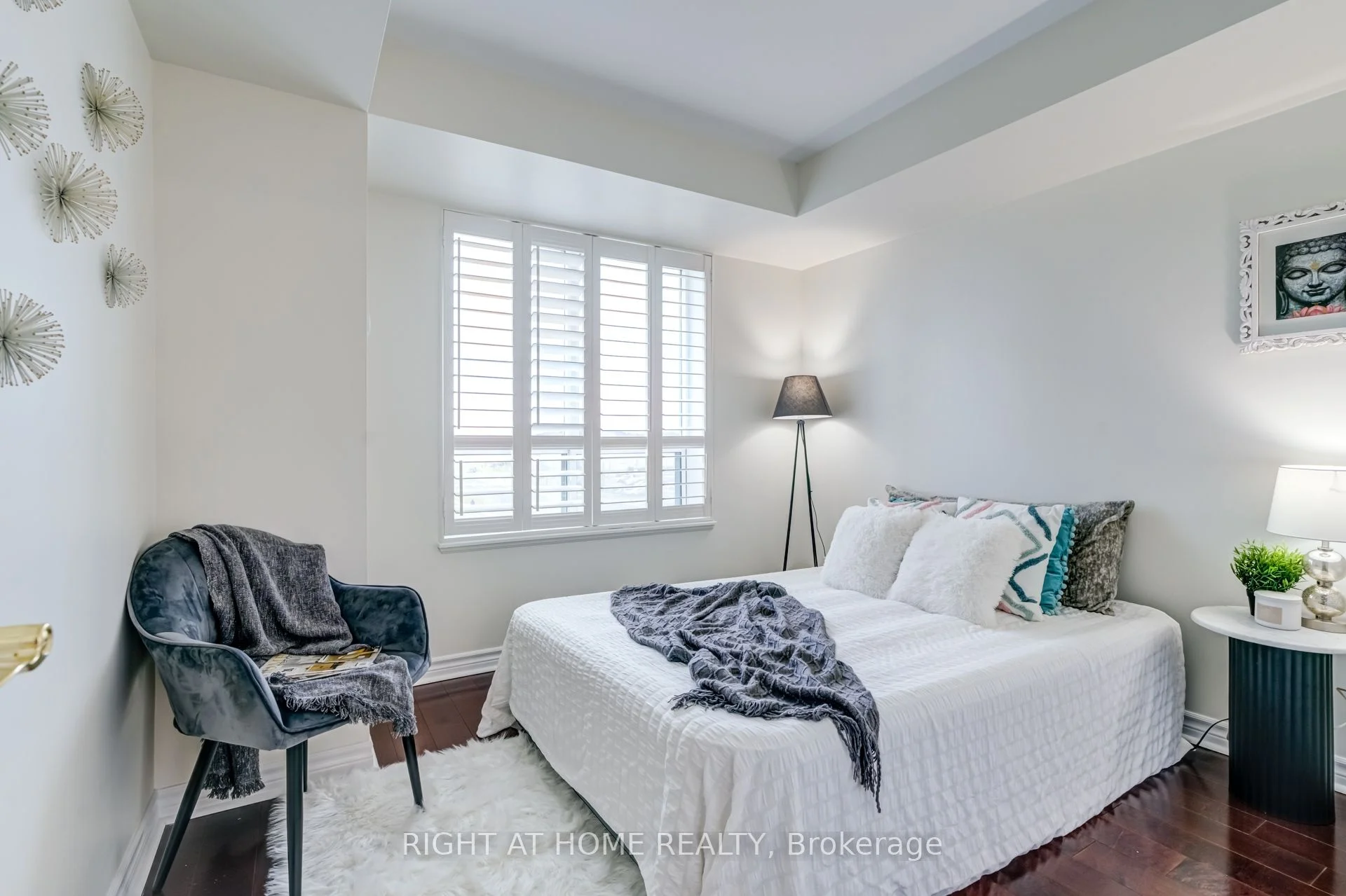 11 Oneida Crescent 403, Richmond Hill, ON L4B 0A1