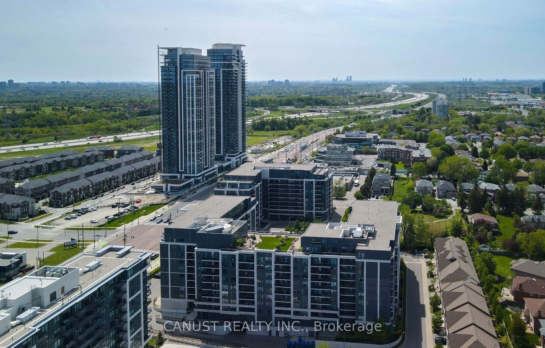 Condo Apartment in Richmond Hill