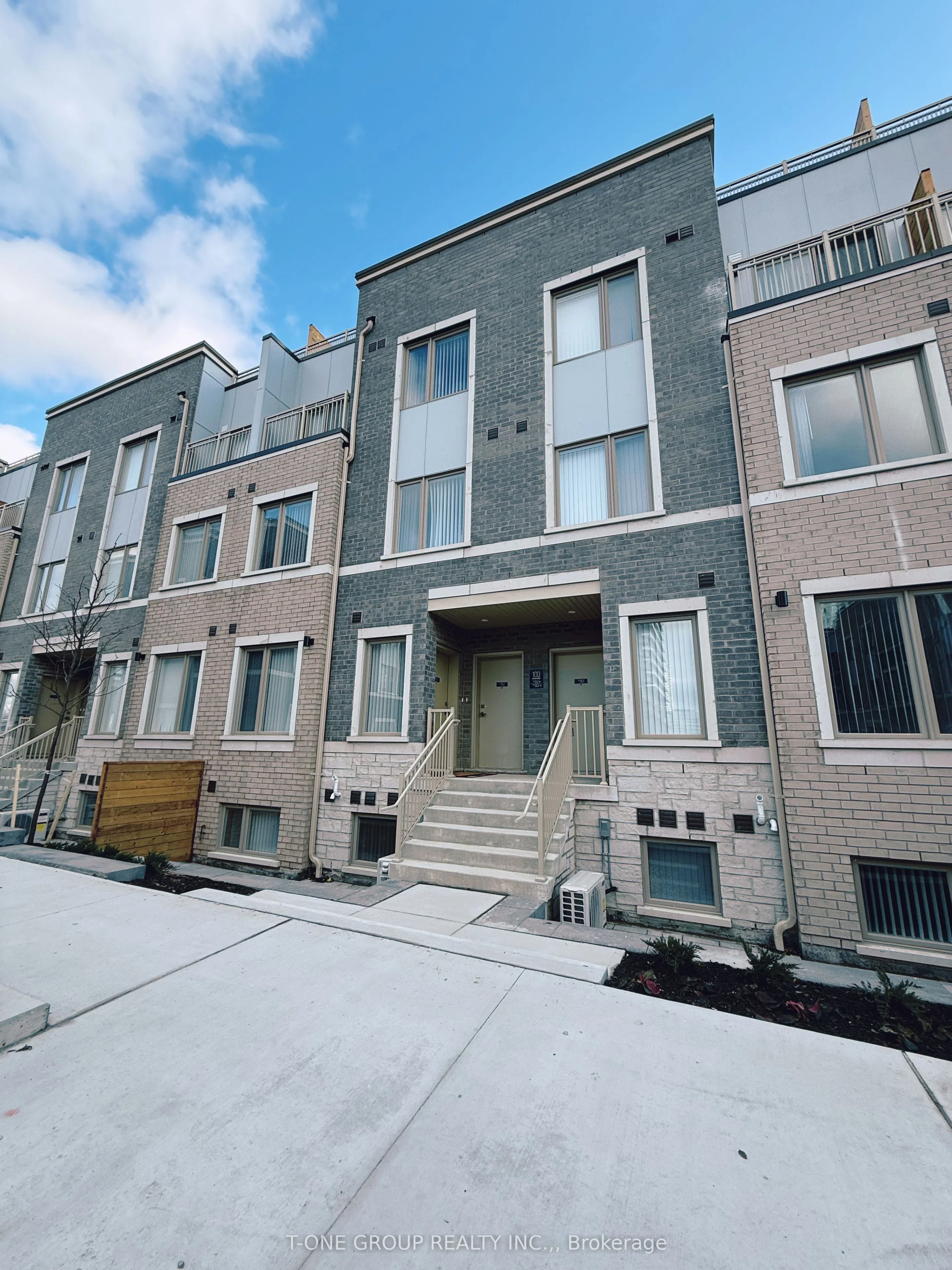 Condo Townhouse in Vaughan