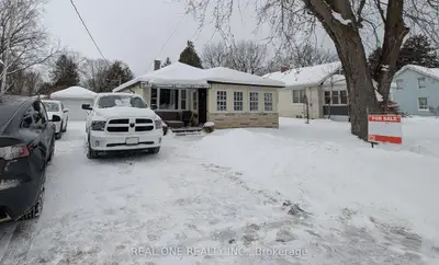 10 Queen Street, Georgina, On L0e 1r0
