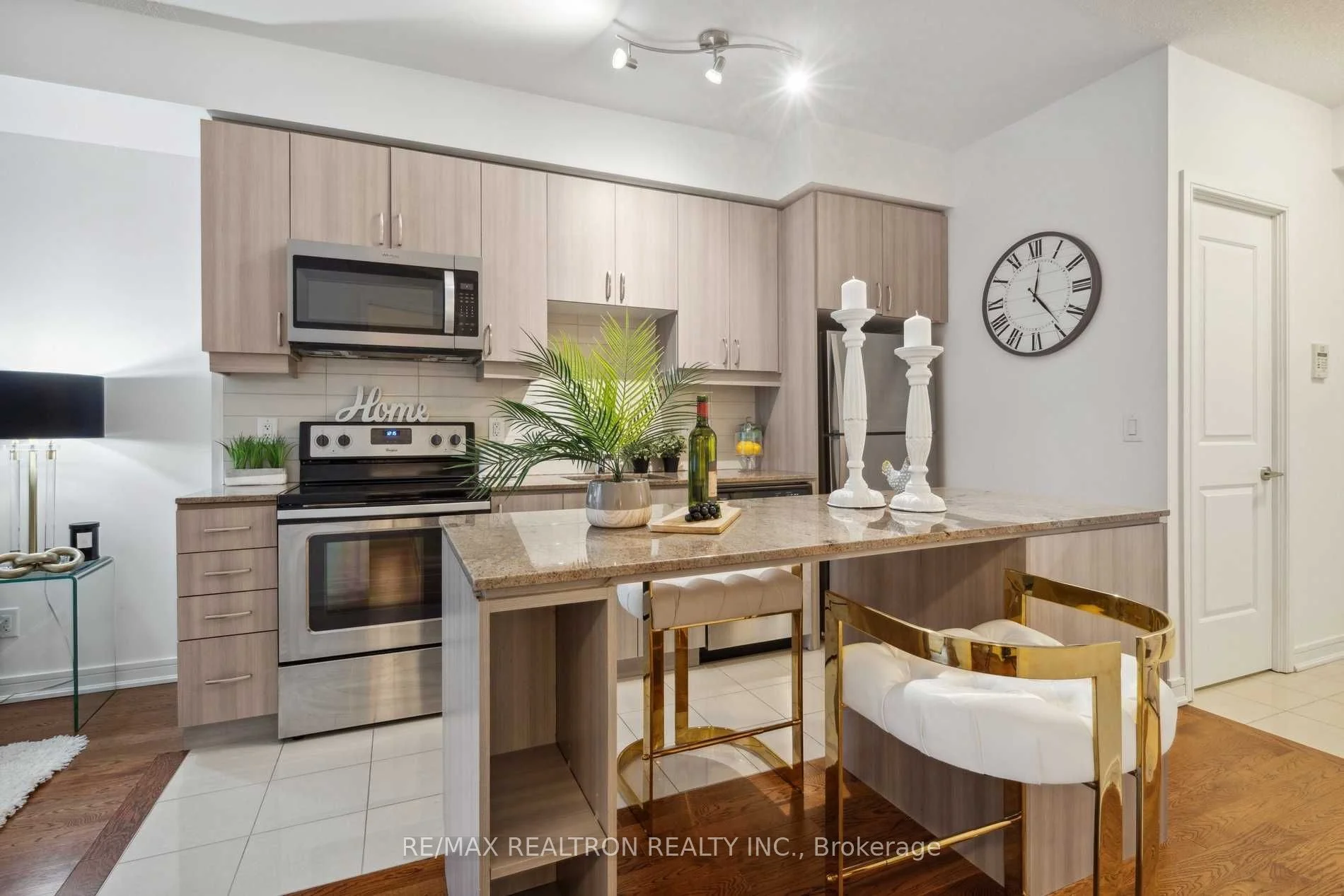 9205 Yonge Street 302, Richmond Hill, On L4c 1v5