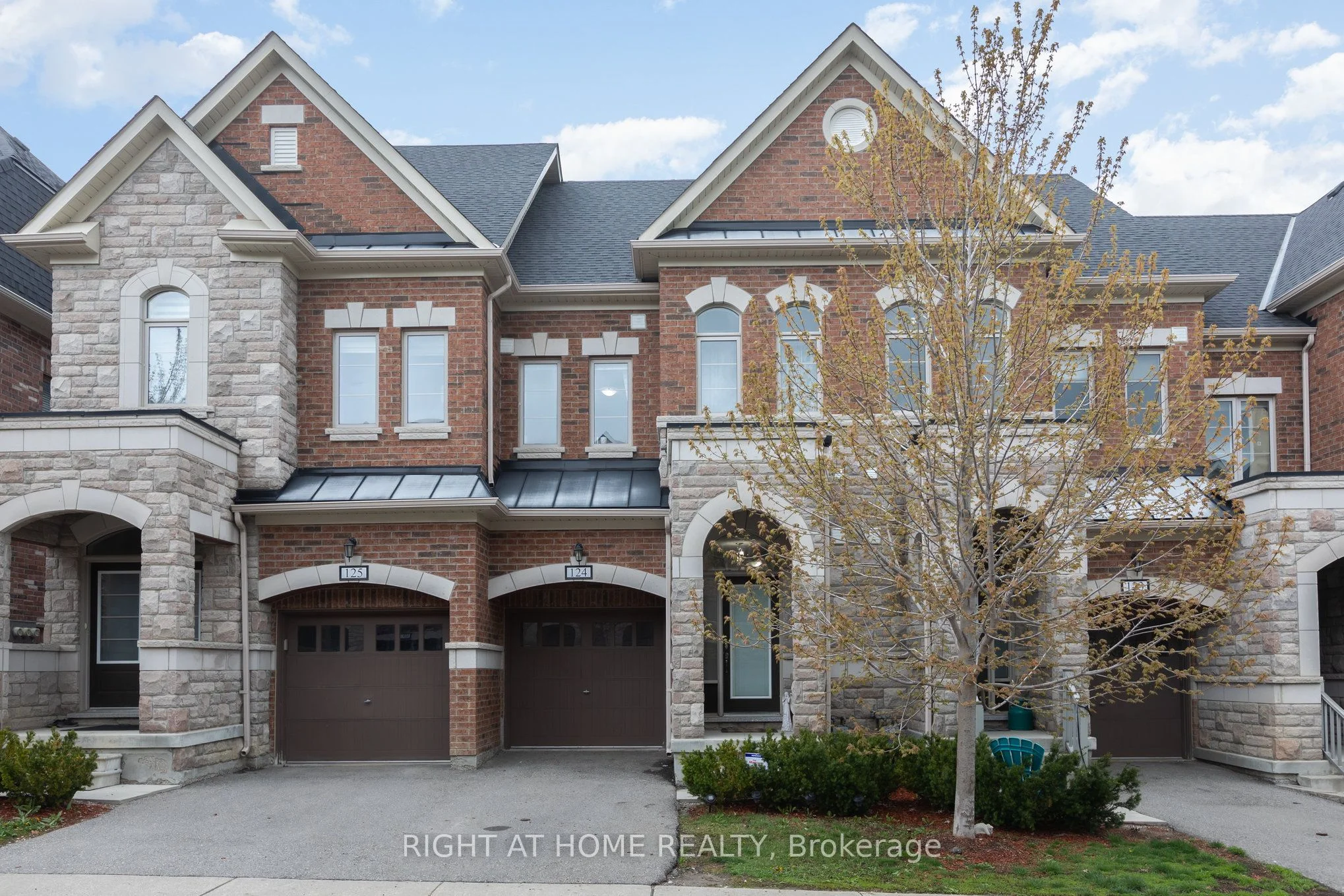 Condo Townhouse in Vaughan