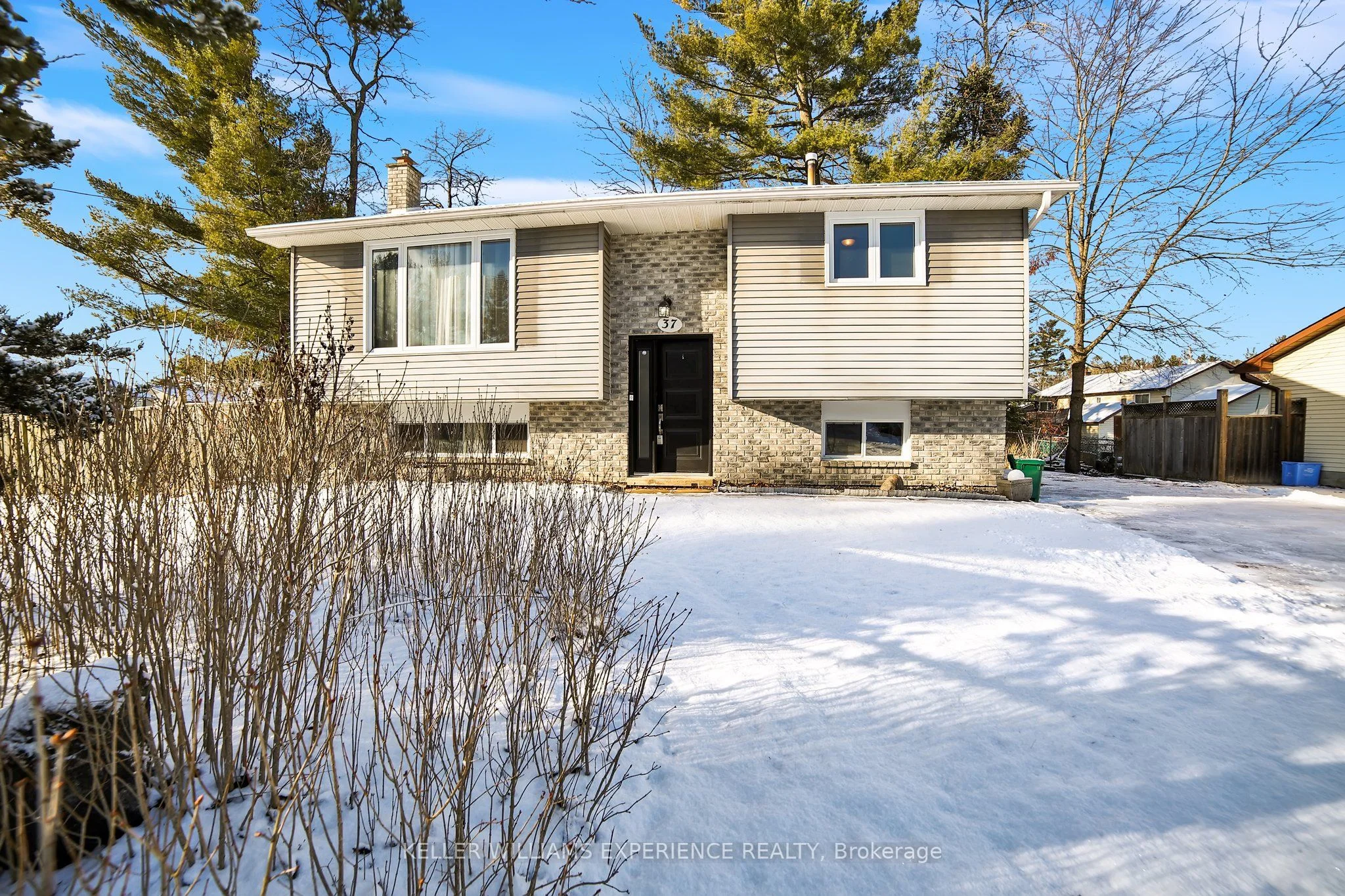 Detached in Essa