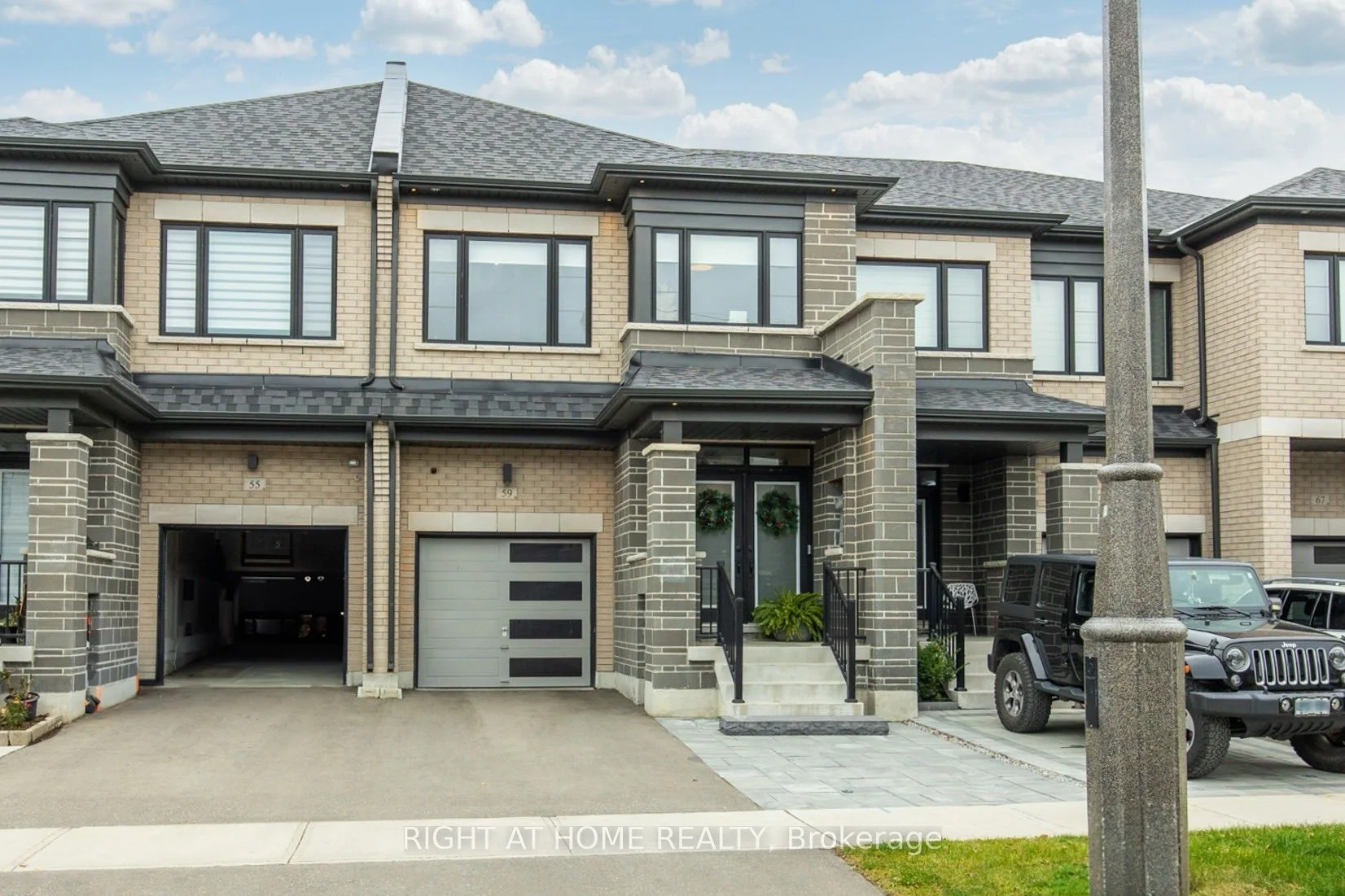 Att/Row/Townhouse in Vaughan