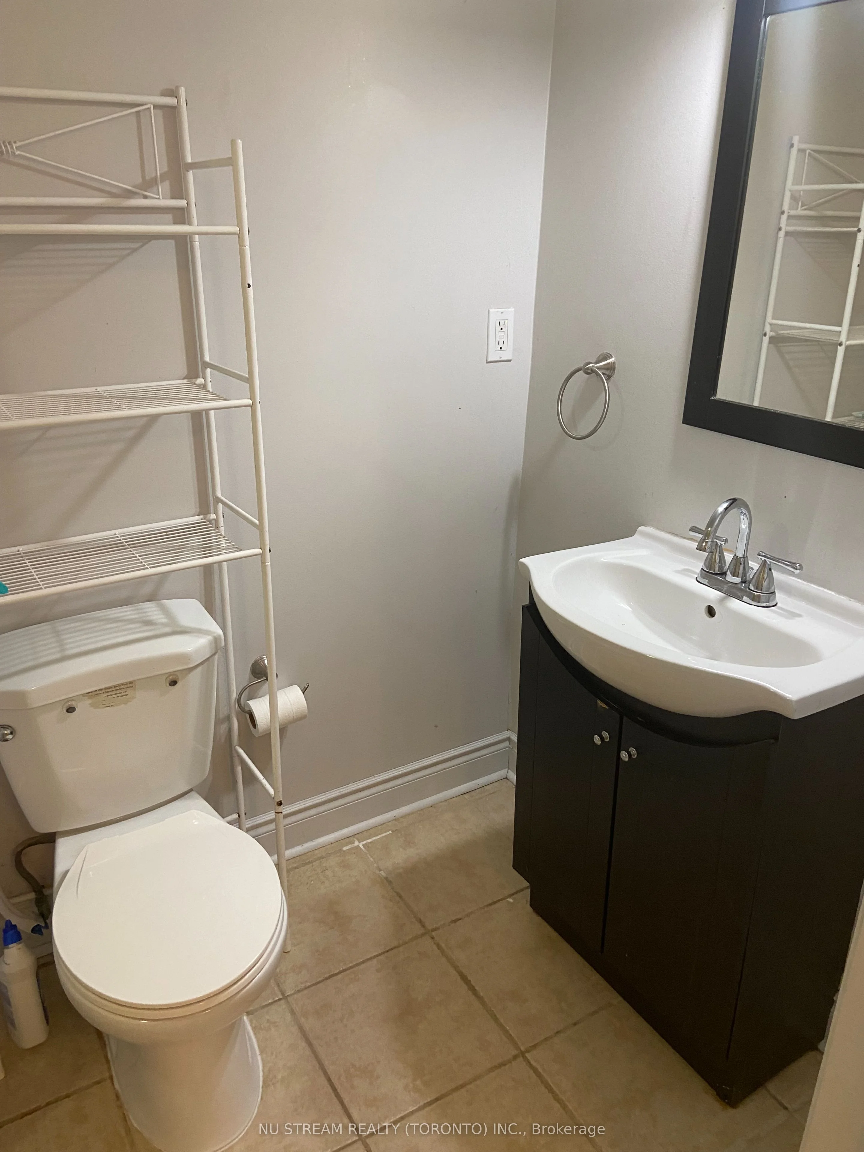 45 Aishford Road Lower, Bradford West Gwillimbury, ON L3Z 3E3
