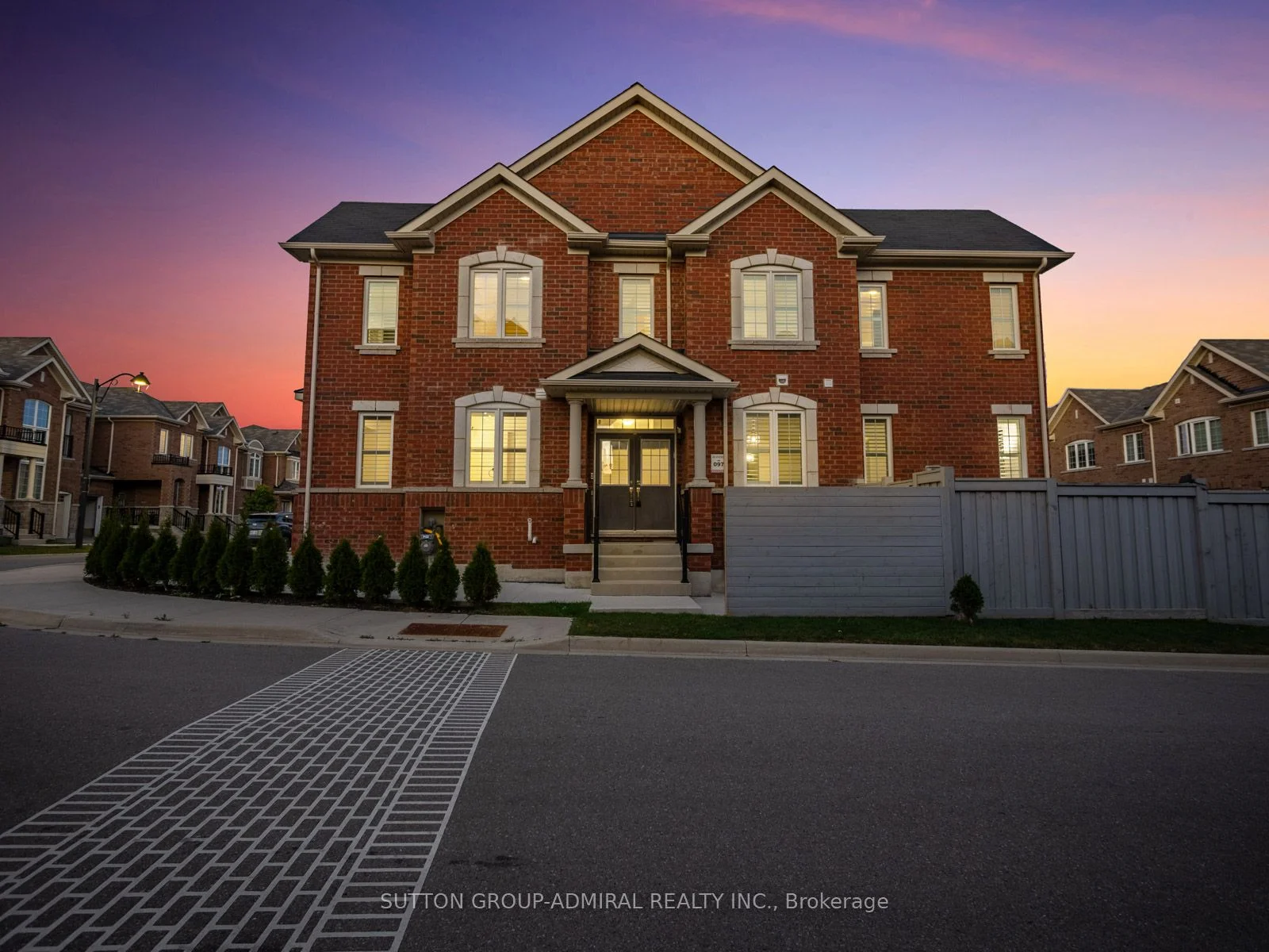 Att/Row/Townhouse in Vaughan