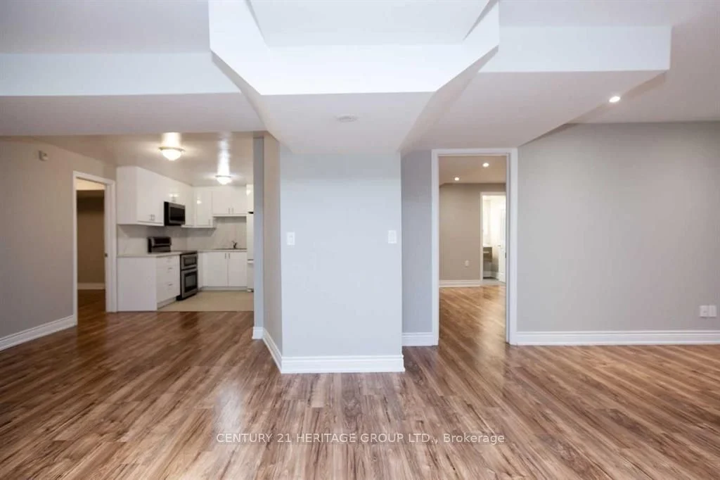 1001 Lockwood Circle, Newmarket, ON L3X 1M1