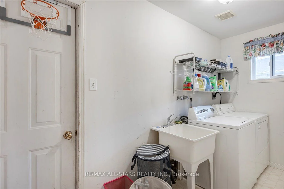 96 Riverglen Drive, Georgina, ON L4P 2R1
