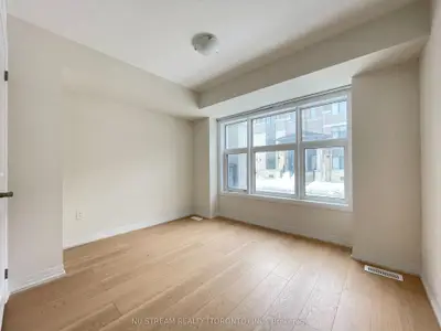 Att/Row/Townhouse in Richmond Hill