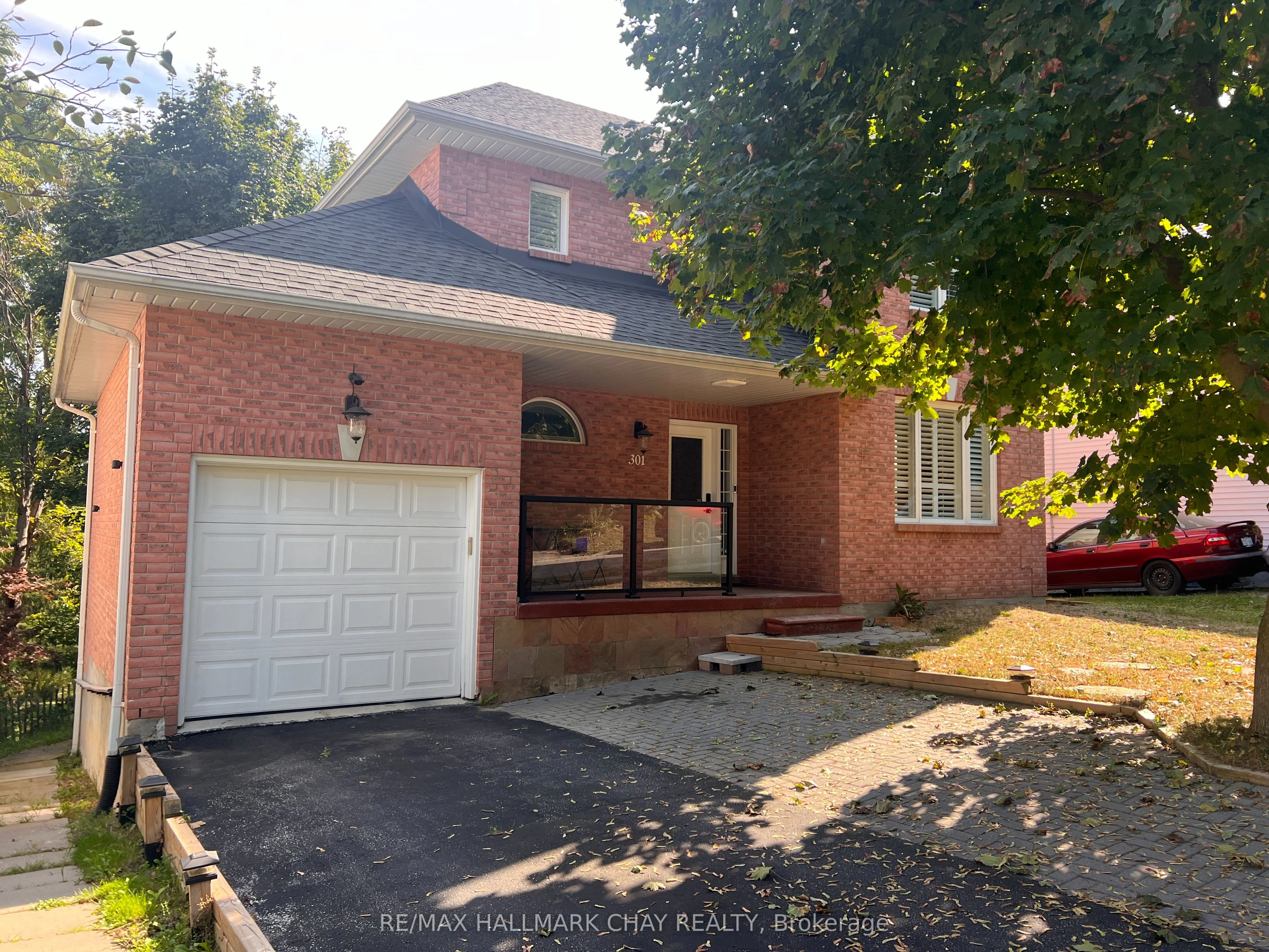 301 Hamilton Street Upper, Newmarket, On L3y 3r5