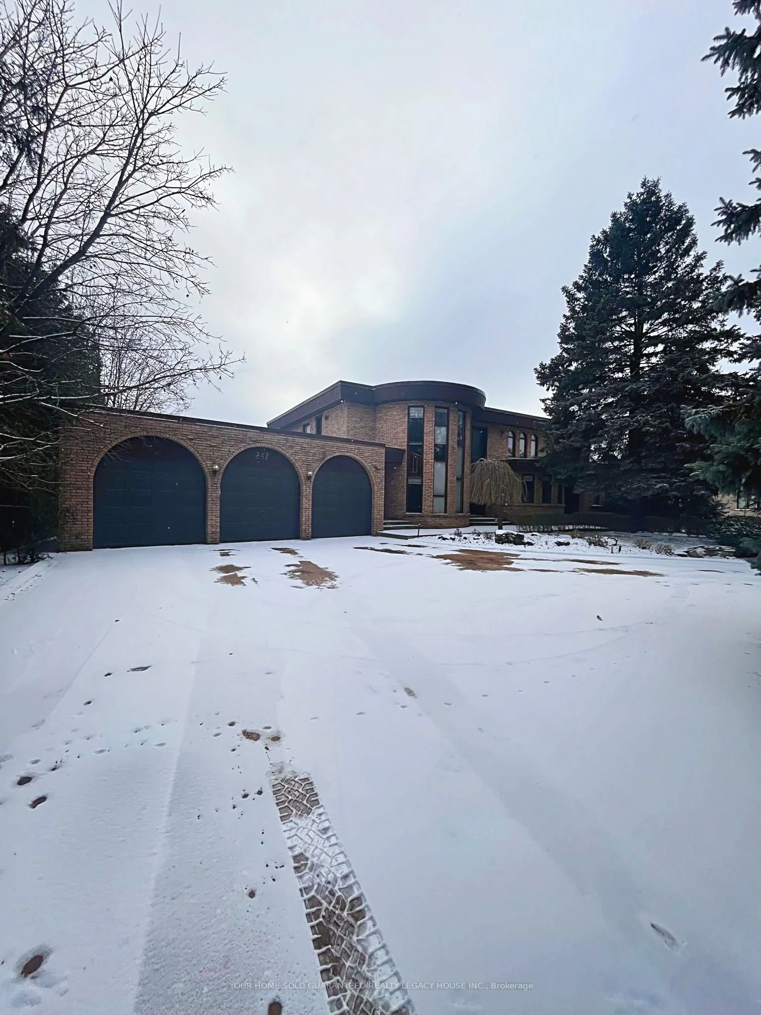 247 Oxford Street E, Richmond Hill, On L4c 7v7