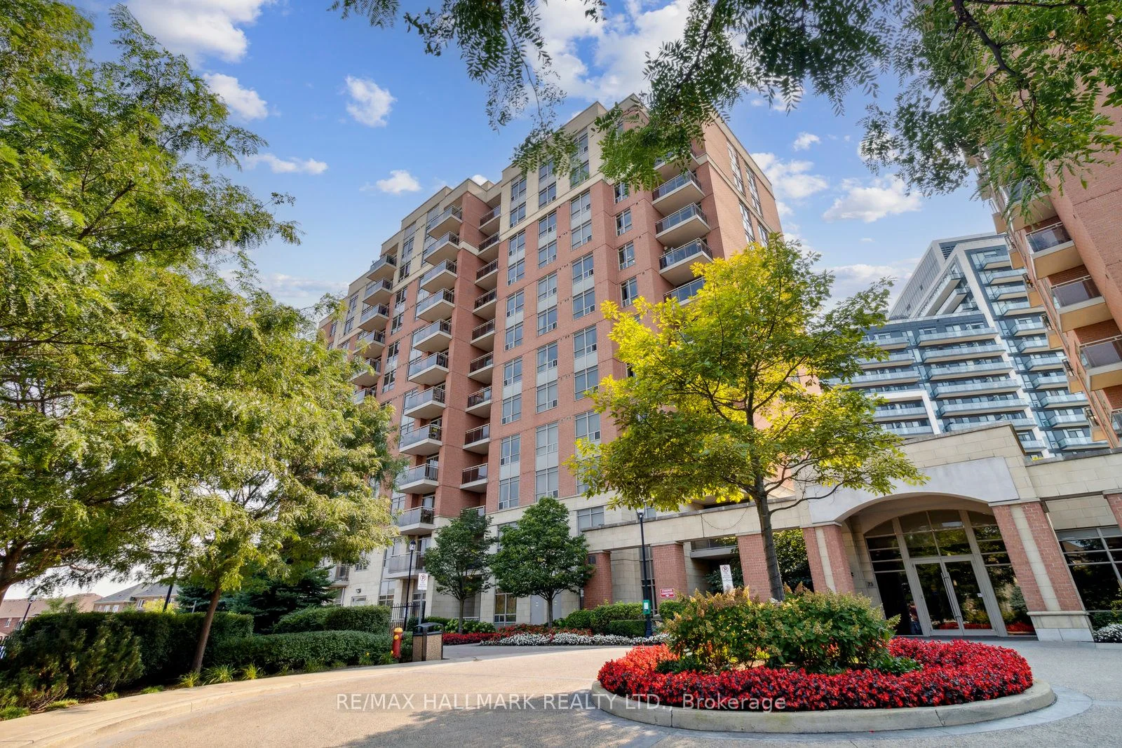 Condo Apartment in Richmond Hill