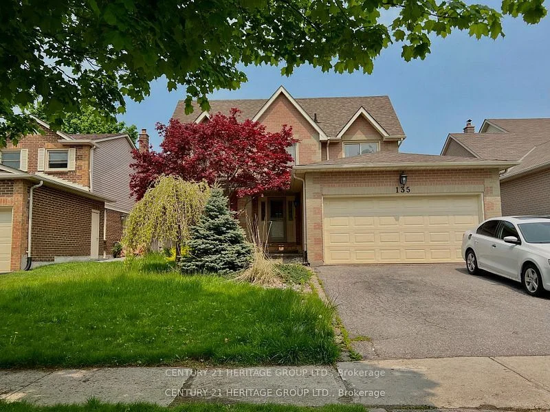 135 Glenway Circle N, Newmarket, On L3y 7s3
