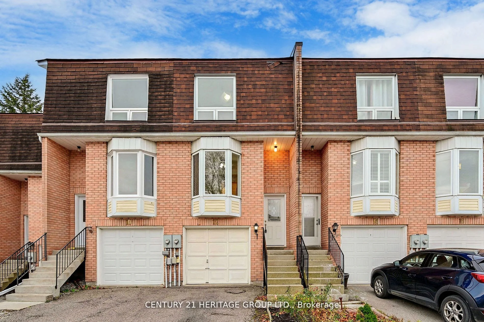 12 Mckinnon Court, Newmarket, On L3y 8l6
