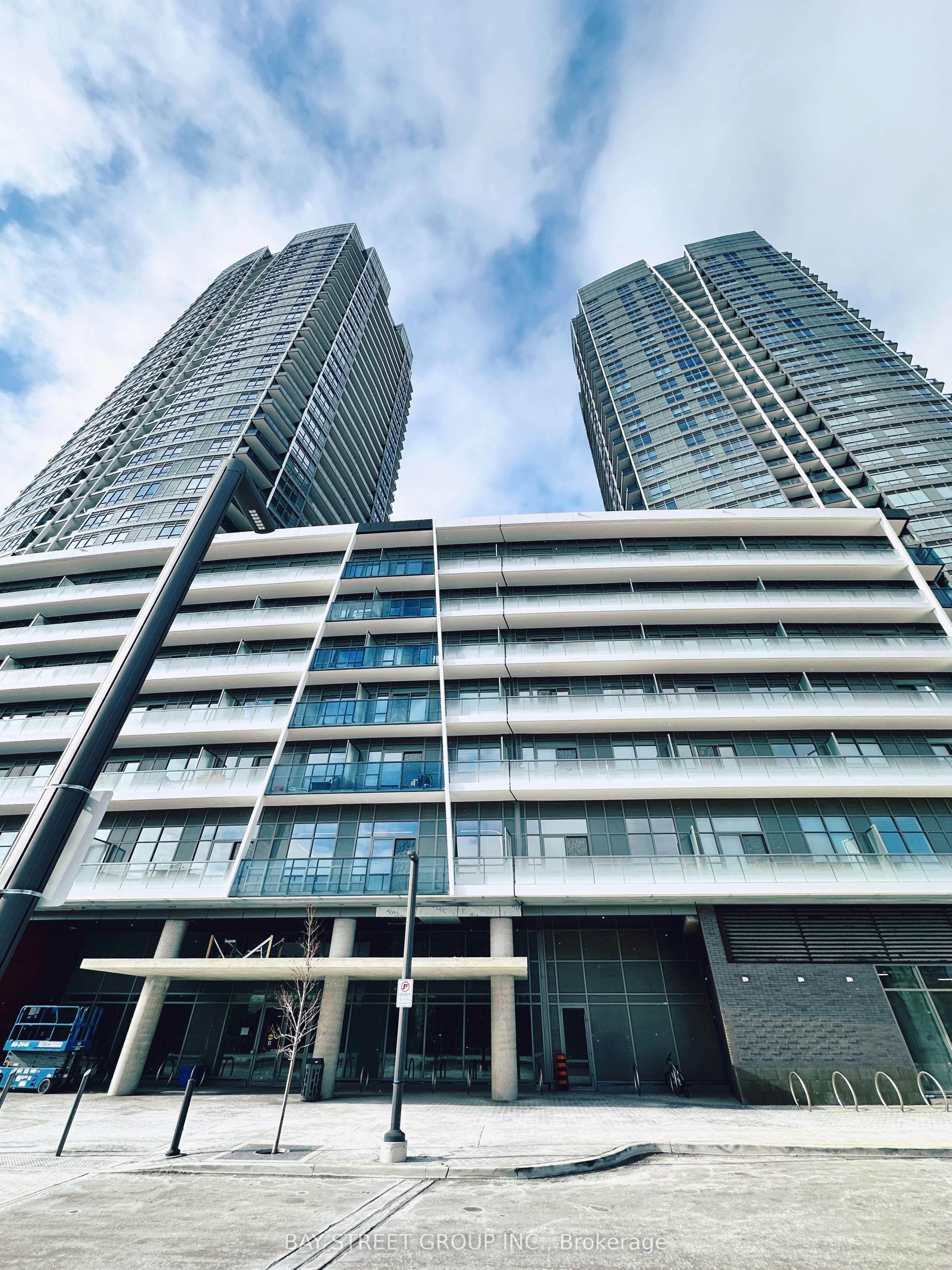 Condo Apartment in Vaughan