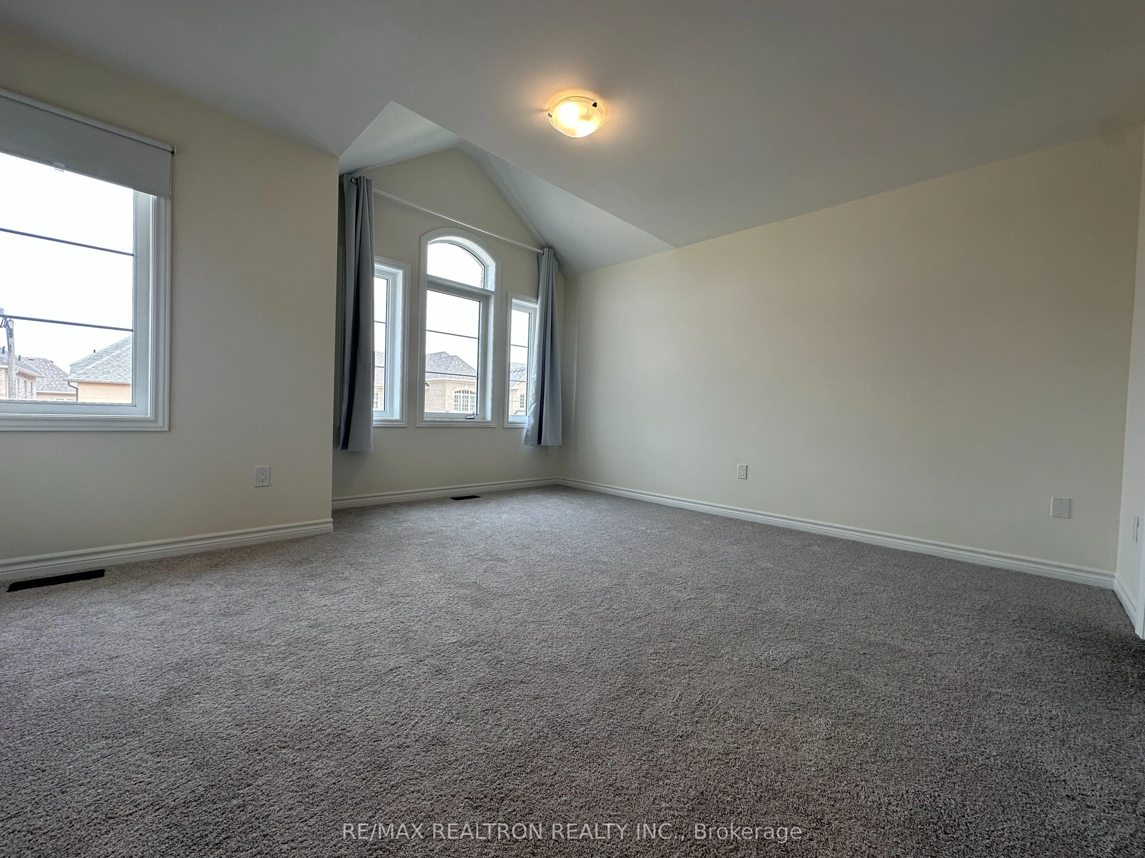 11 Bill Guy Drive, Georgina, ON L4P 0C9