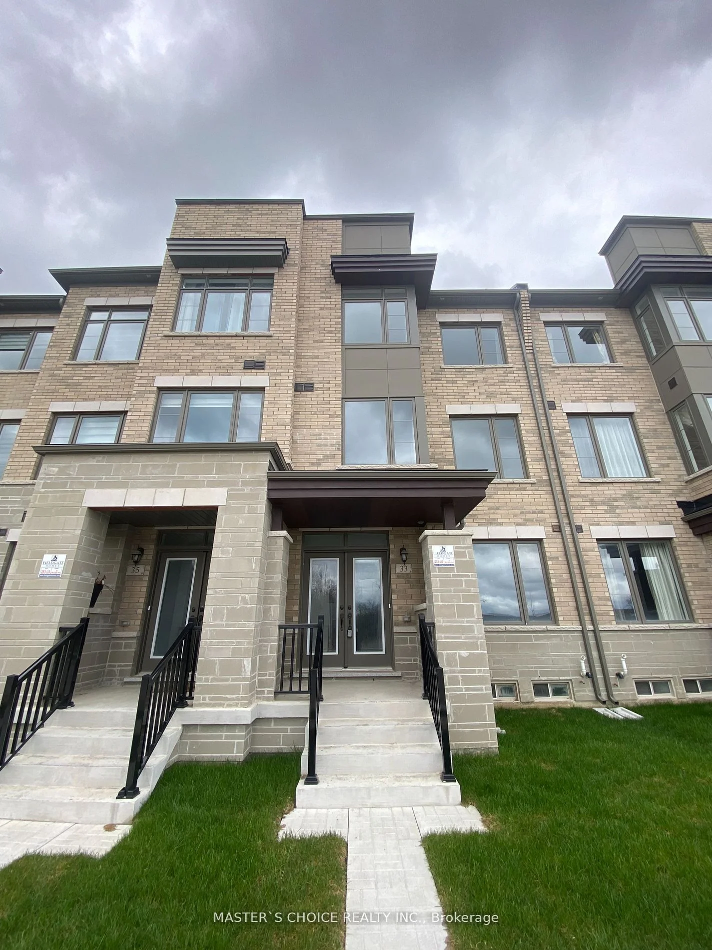 33 Mccague Avenue, Richmond Hill, On L4s 1n5